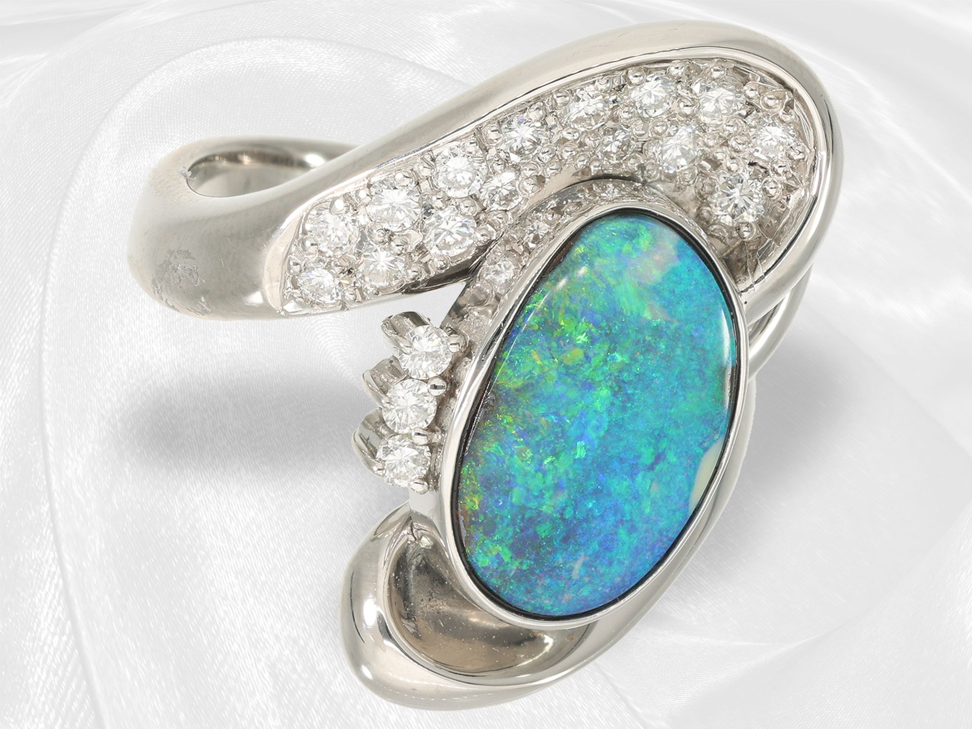 Ring: very high quality diamond ring with black opal, unique goldsmith's work in platinum - Image 3 of 5