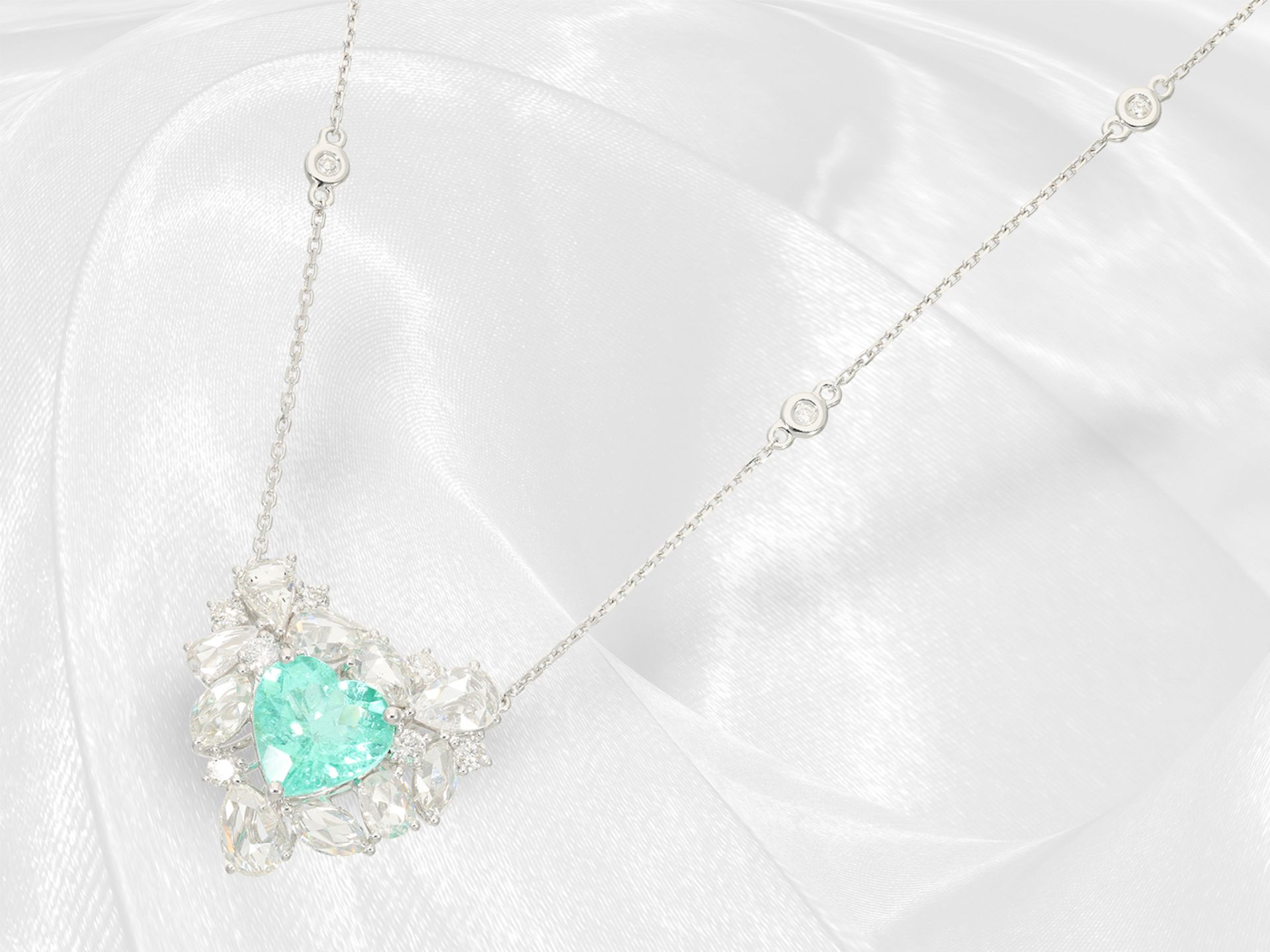 Kette/Collier: sehr wertvolles Mittelteil-Collier mit Paraiba-Turmalin und reichem Diamantbesatz - Bild 2 aus 3