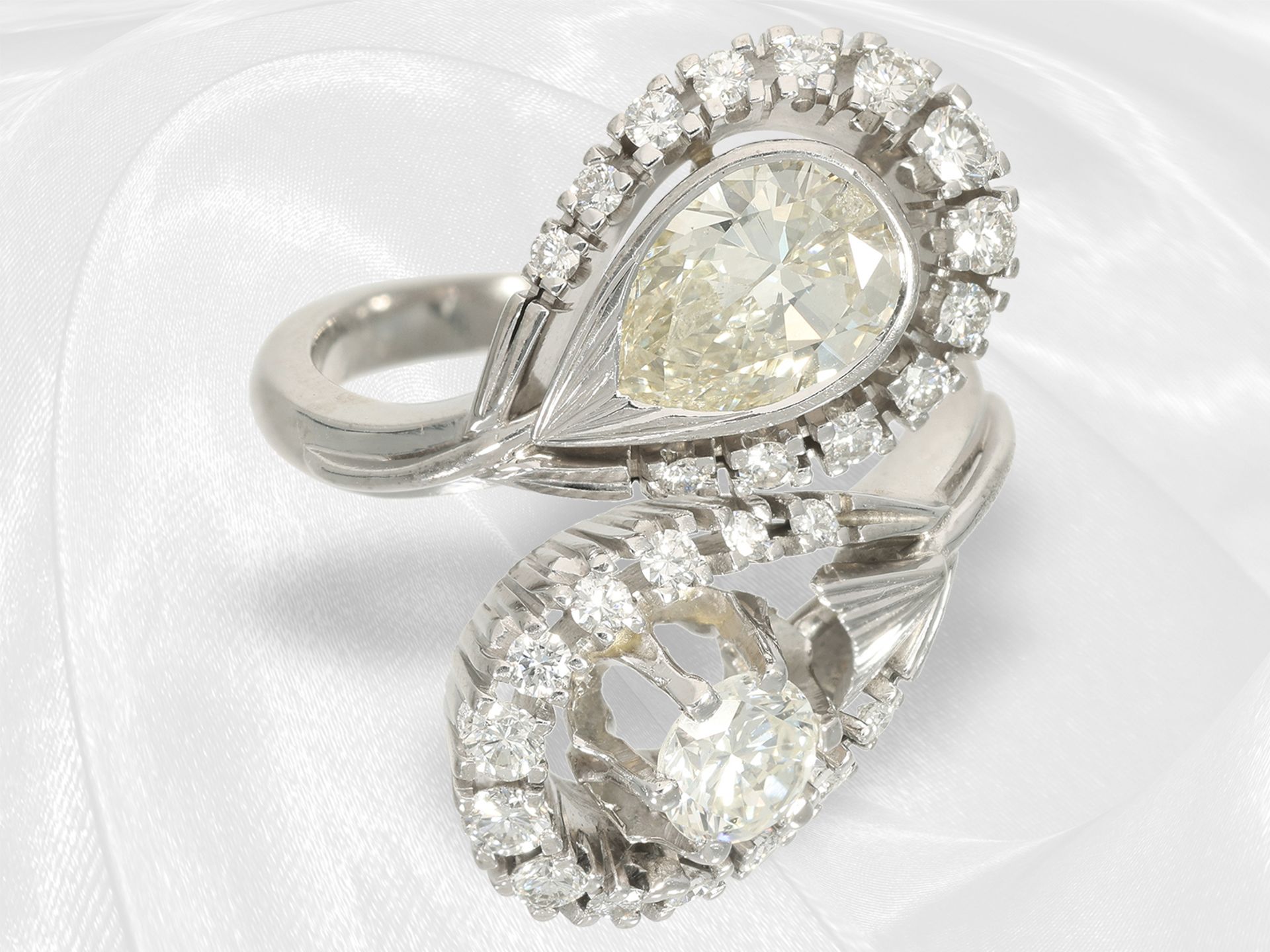 Ring: ausgesprochen schöner vintage Brillantring, großer Tropfen-Diamant, ca. 1,5ct - Bild 3 aus 5
