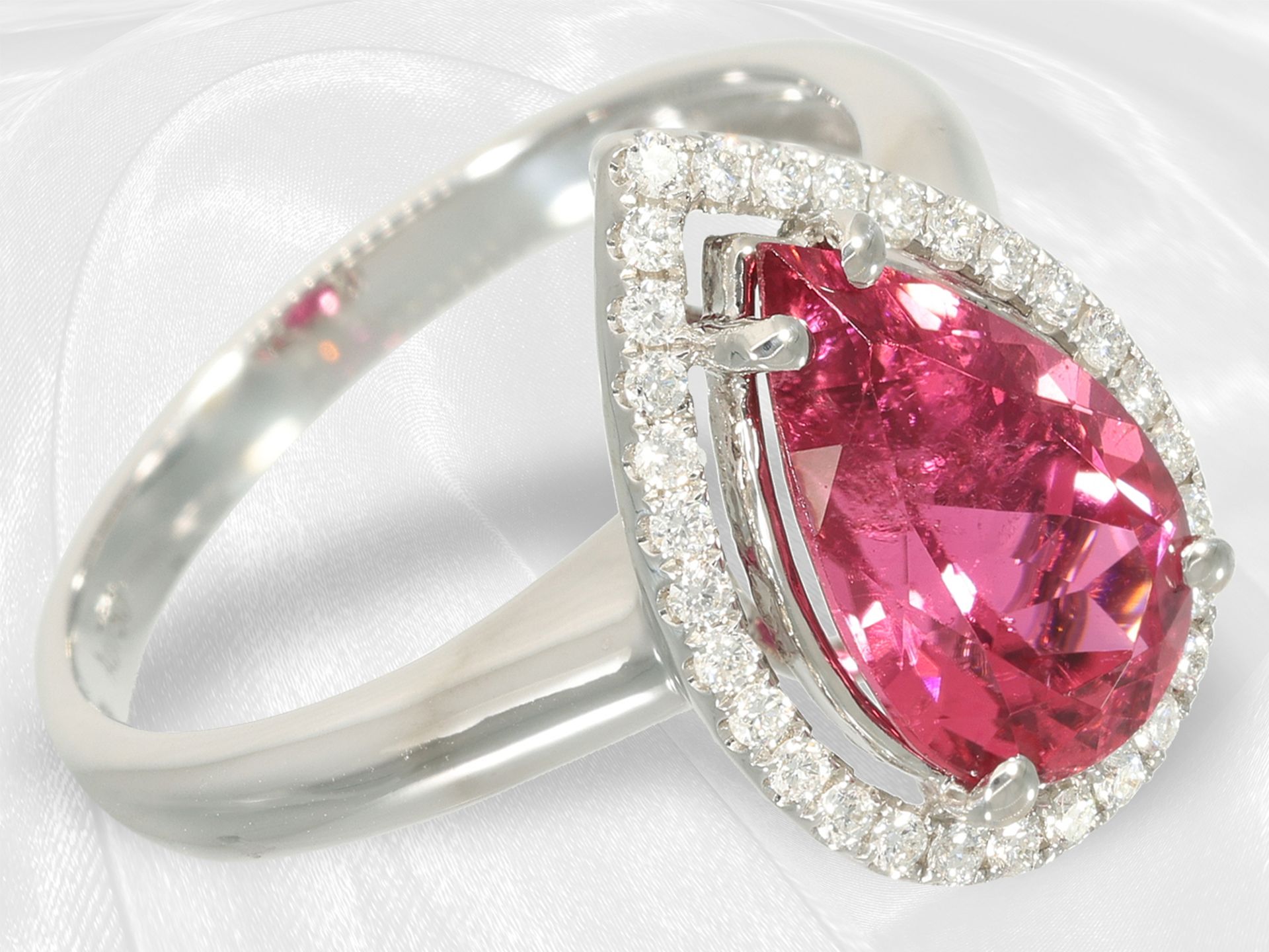 Very beautiful tourmaline/brilliant-cut diamond ring with a drop rubellite of approx. 2.7ct, 18K gol - Image 3 of 5