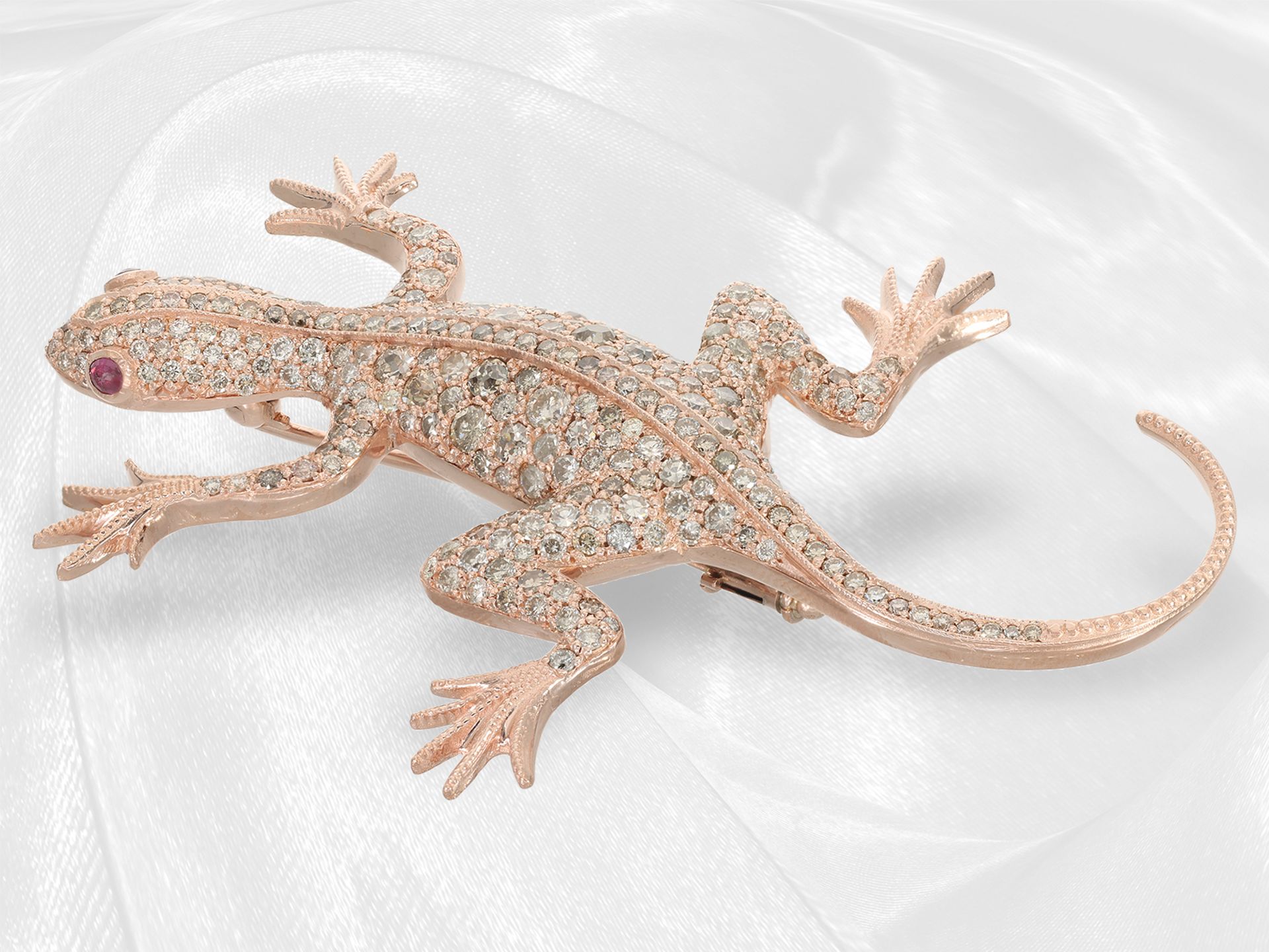 Designer brooch with ruby and diamond set motif "Salamander", worked in antique style, approx. 6ct,  - Image 2 of 5