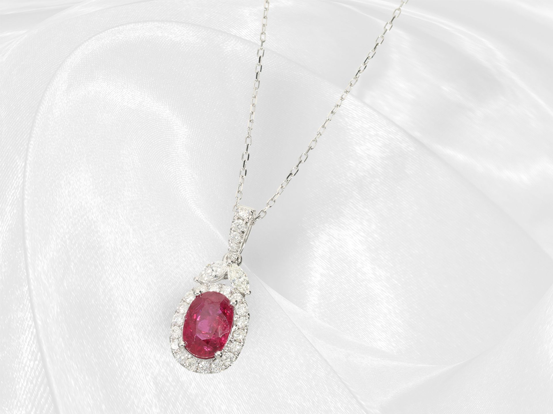 Necklace/pendant: valuable, like new ruby/brilliant jewellery