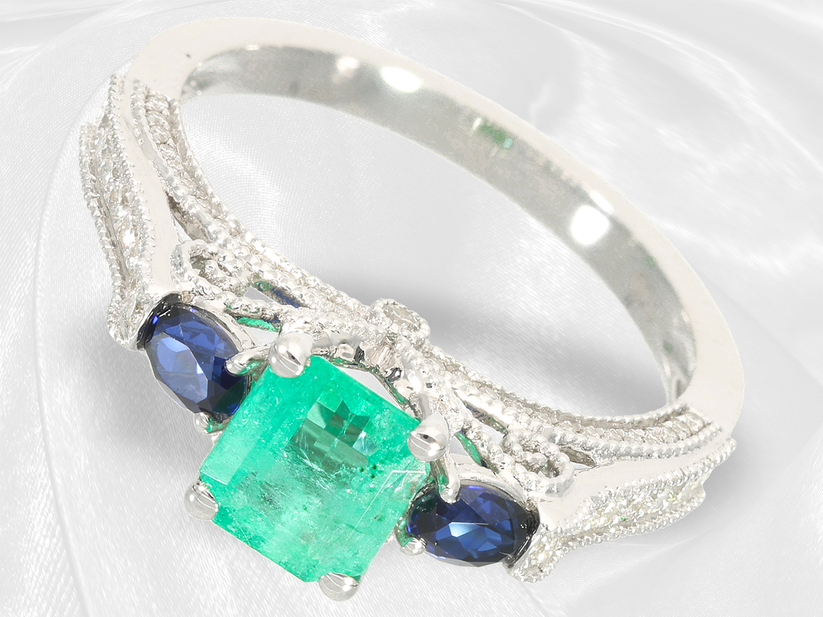 Tasteful and like new designer goldsmith ring with emerald/sapphire and diamond setting, 18K white g