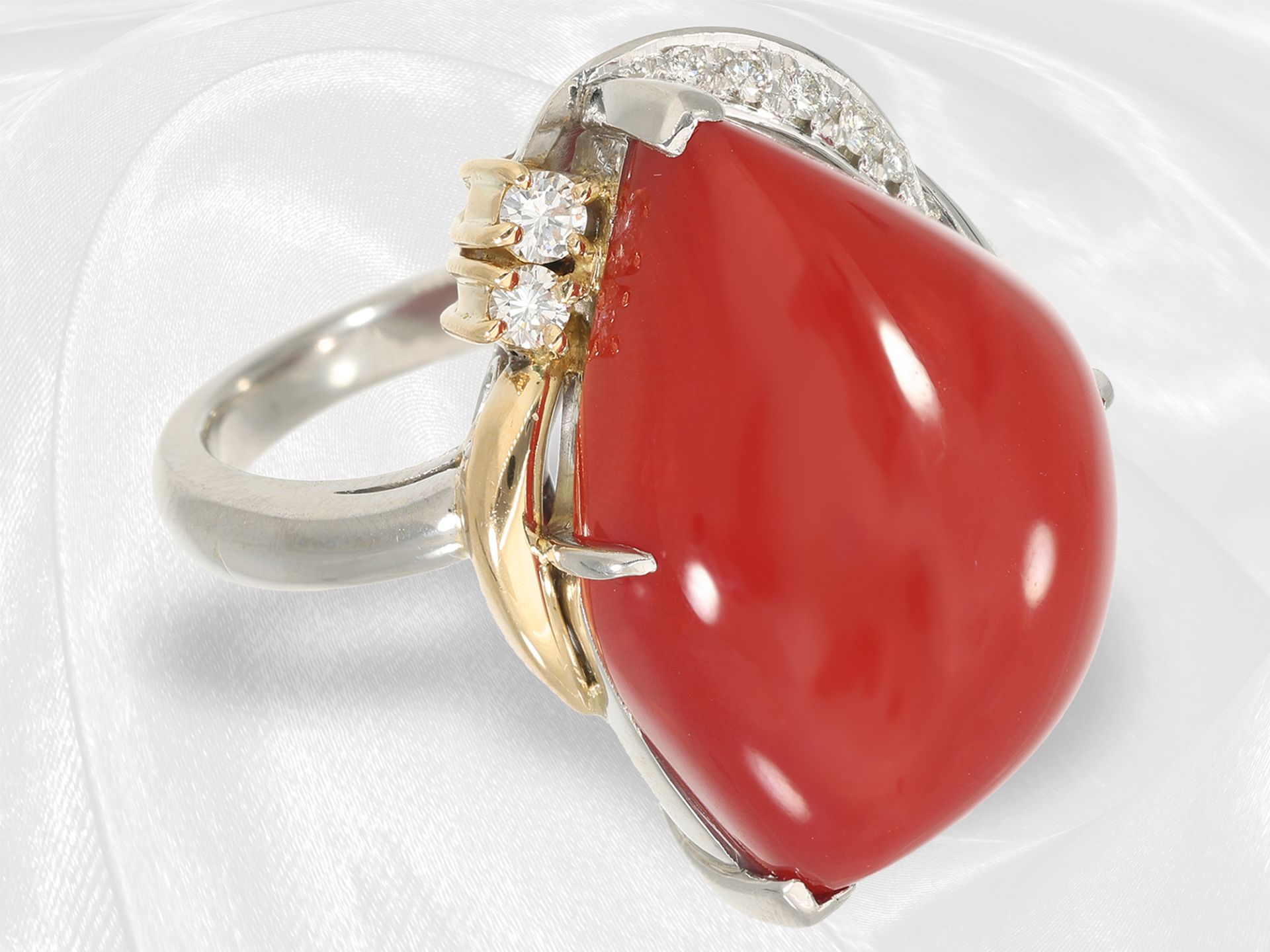 Ring: heavy platinum ring with very precious coral and brilliant-cut diamonds, unique goldsmith's wo - Image 4 of 5