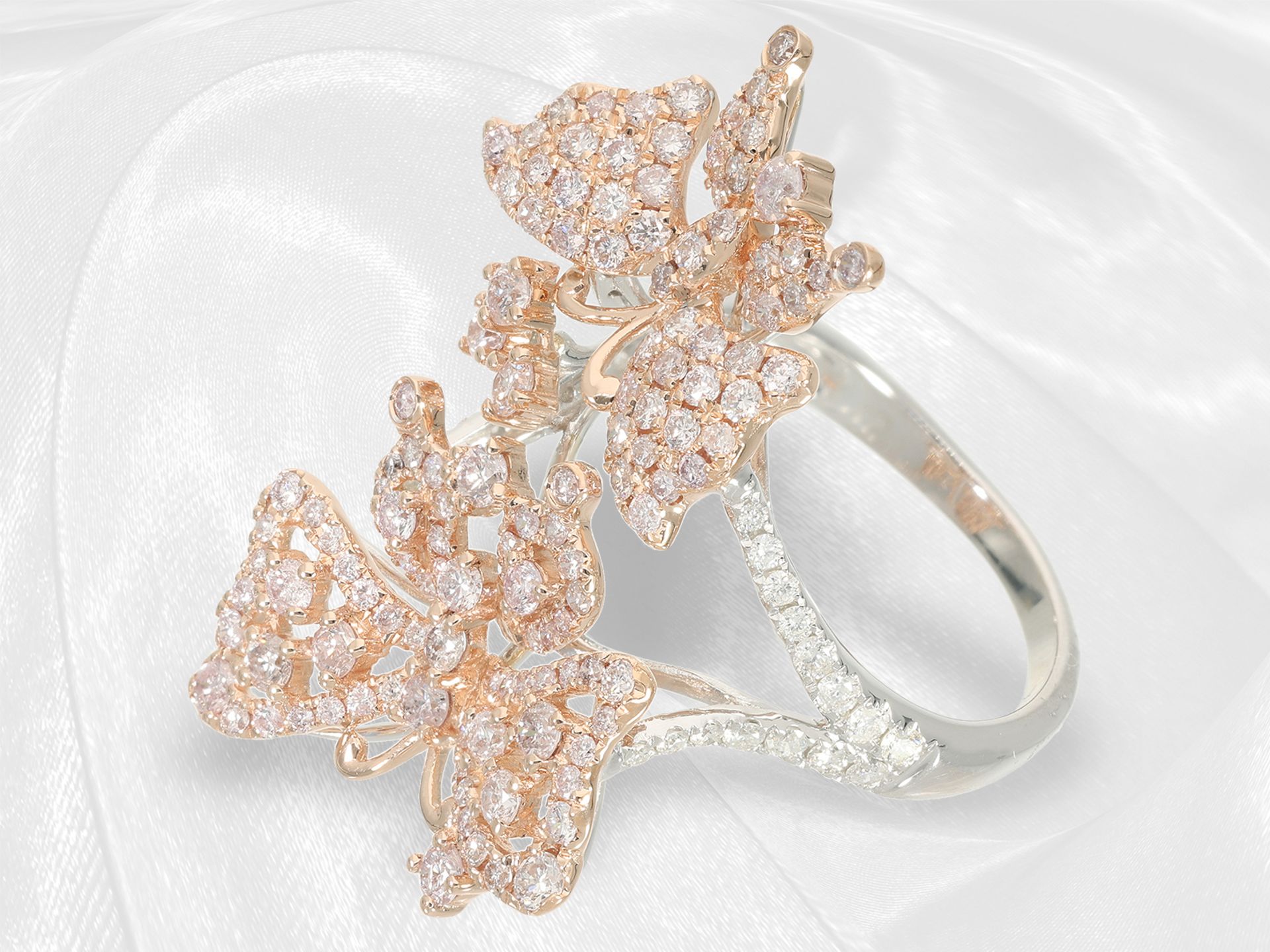 Ring: modern, unworn goldsmith's ring with pink brilliant-cut diamonds "Butterflies" - Image 3 of 5