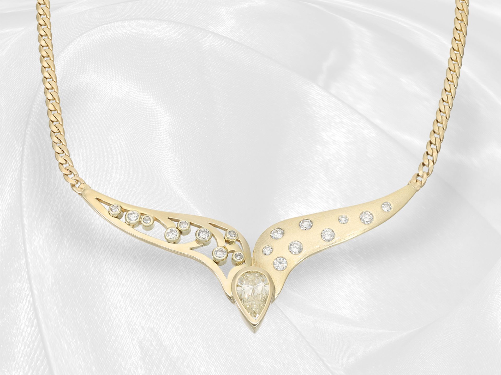 Goldenes Brillant/Diamant-Mittelteil-Collier, Tropfen-Diamant von ca. 1,25ct, Designer-Goldschmiedea