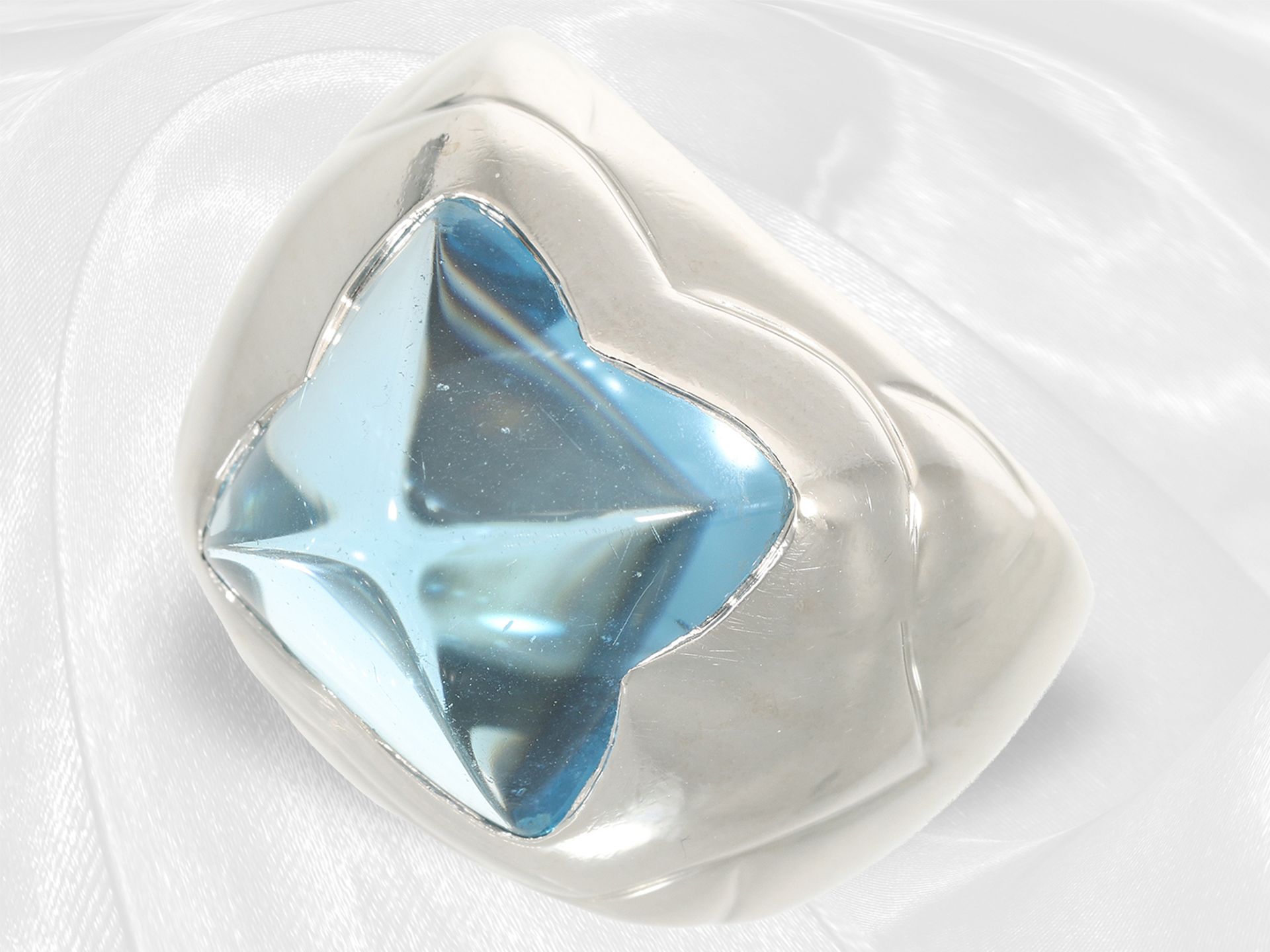 Ring: edler italienischer Designer-Goldschmiedering von Bvlgari, "Pyramid-Ring" mit Blautopas - Bild 5 aus 6