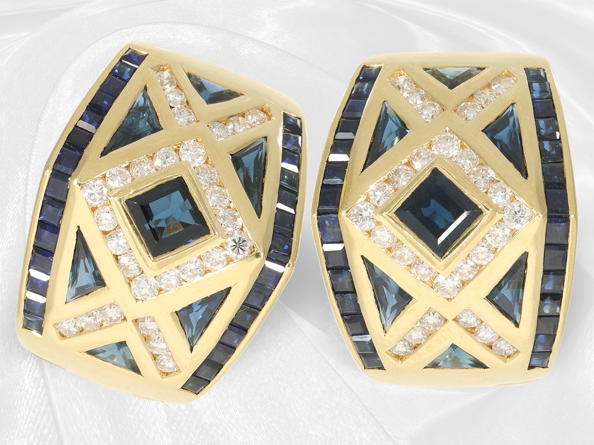 Beautiful sapphire/brilliant-cut diamond stud earrings/earclips, very high quality designer goldsmit