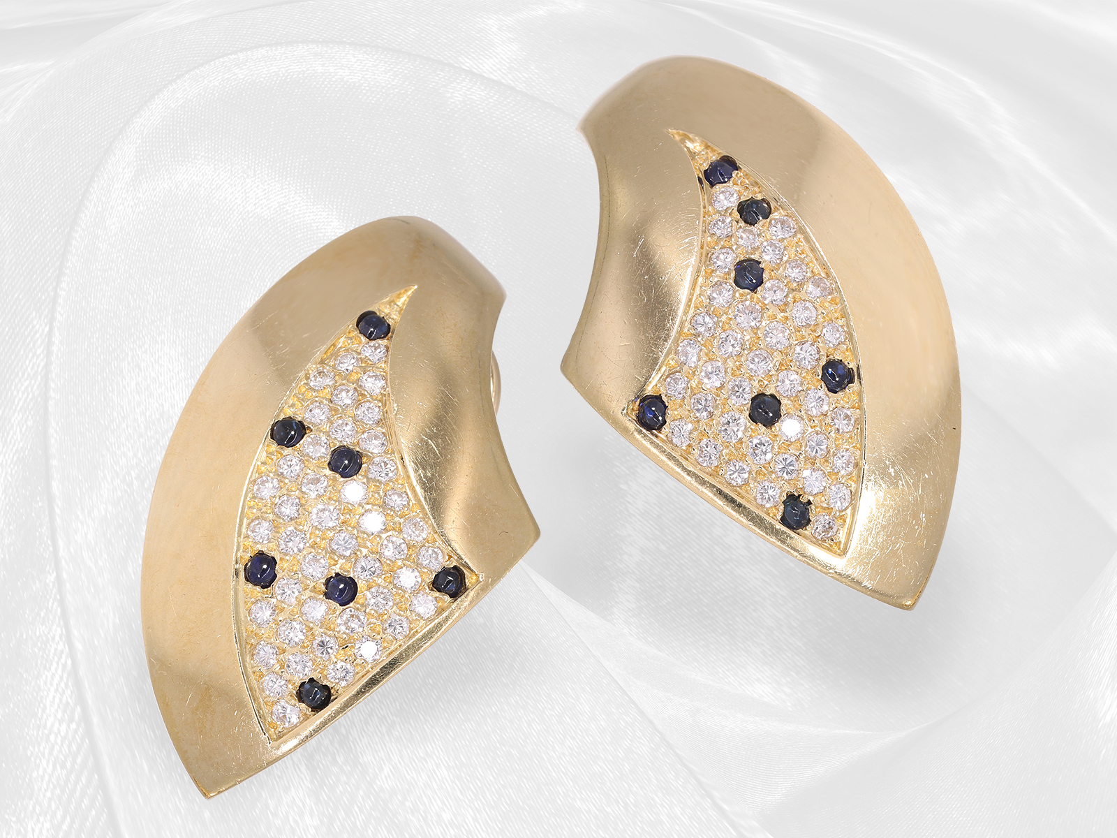 Earrings: rare and extremely decorative sapphire/brilliant designer goldsmith work, made in 18K gold - Image 4 of 5