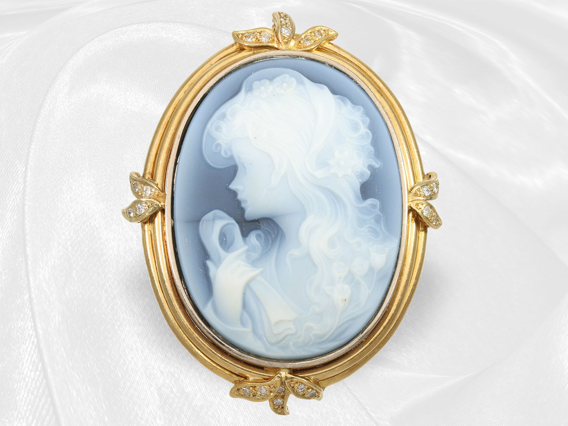 Solid chain and very beautiful handmade gold 18K cameo pendant, can also be worn as a brooch - Image 2 of 3