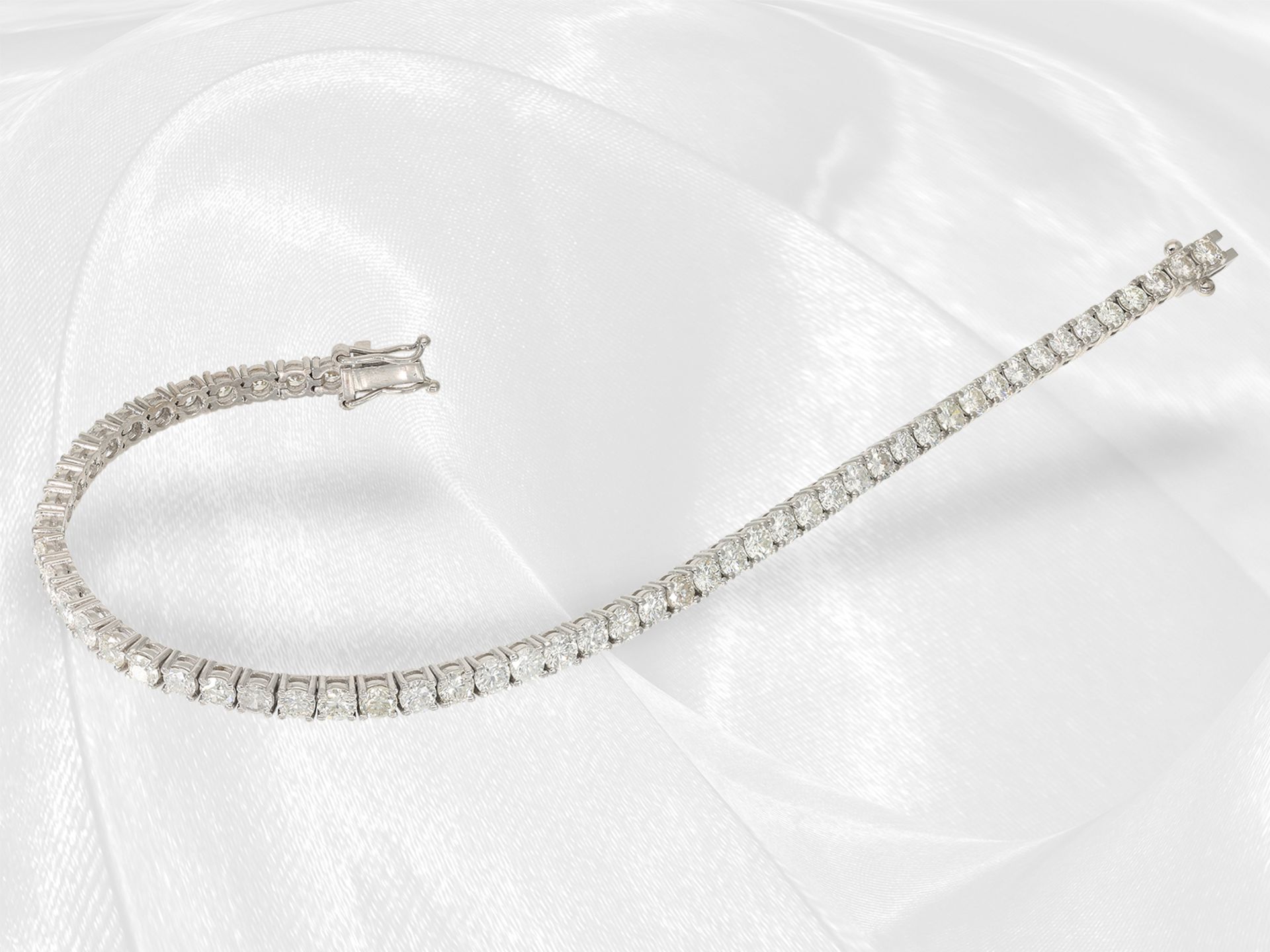 High quality handmade tennis bracelet with approx. 5.5ct brilliant-cut diamonds, 18K white gold - Image 3 of 3