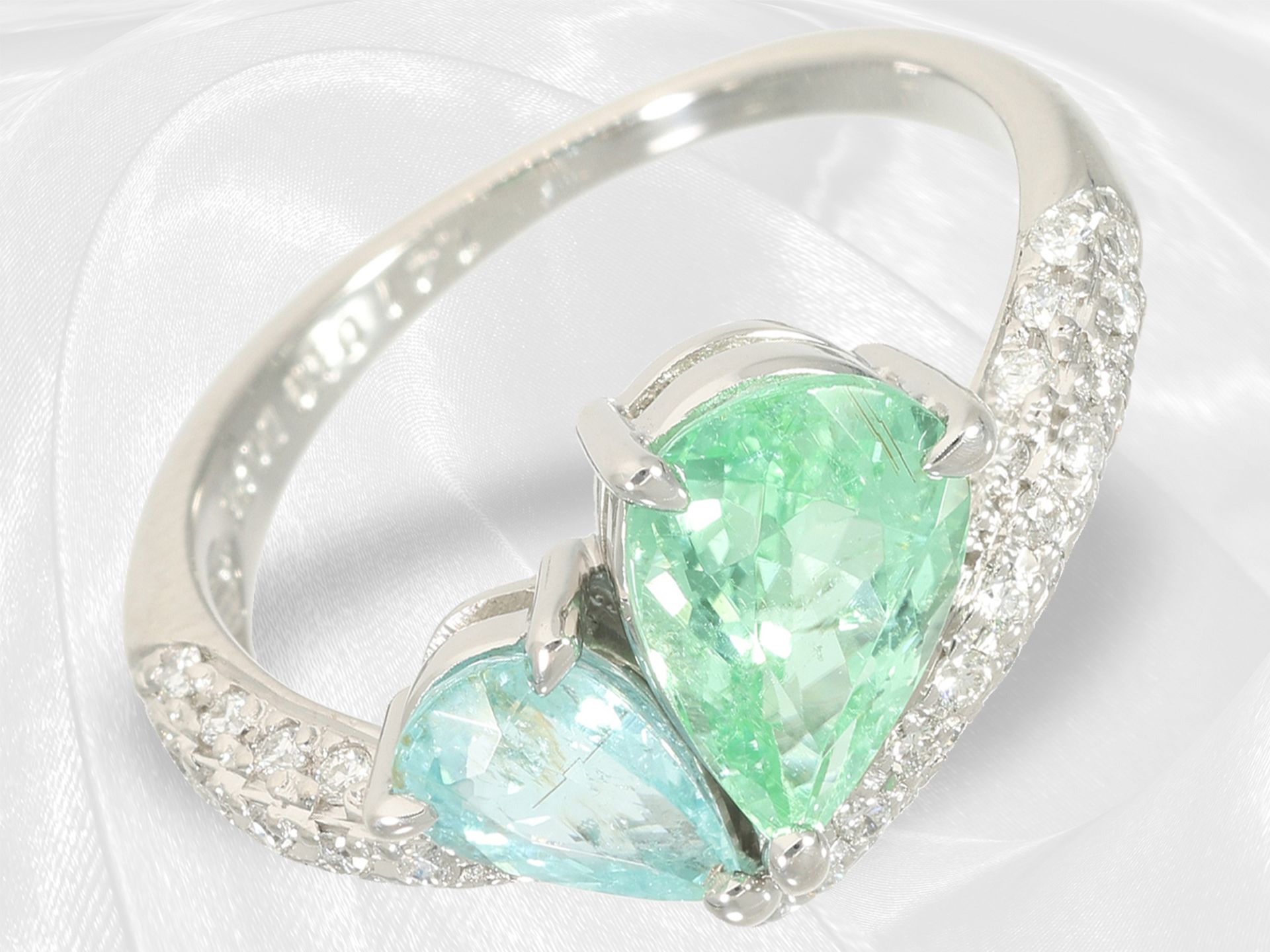 Ring: fancy goldsmith ring with precious Paraiba tourmalines, like new