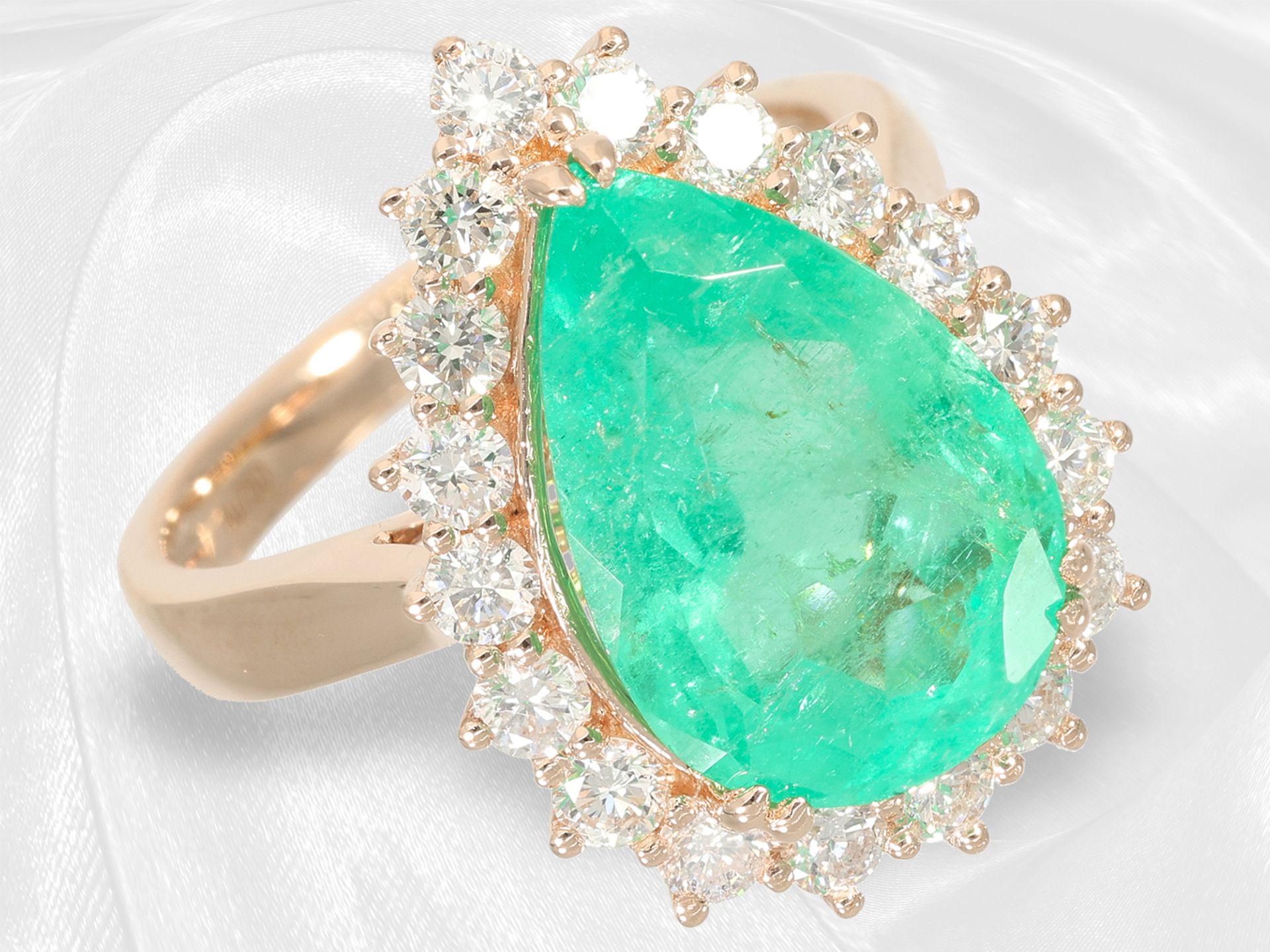 Ring: modern, formerly very expensive emerald/brilliant-cut diamond ring, natural Colombian emerald  - Image 5 of 7