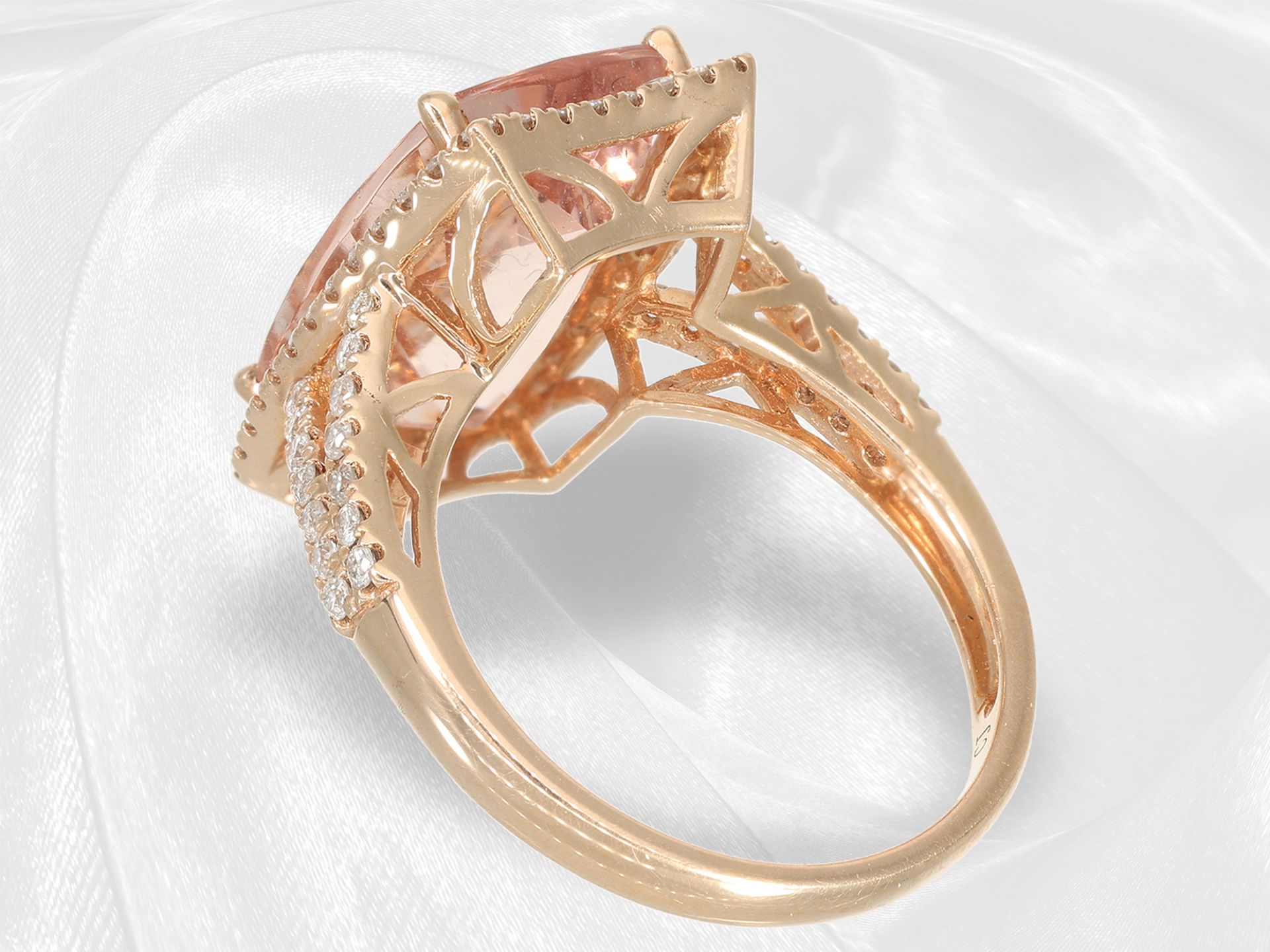 Ring: feiner, moderner, neuwertiger Brillant-Ring mit großem Morganit von 6,5ct - Bild 3 aus 5
