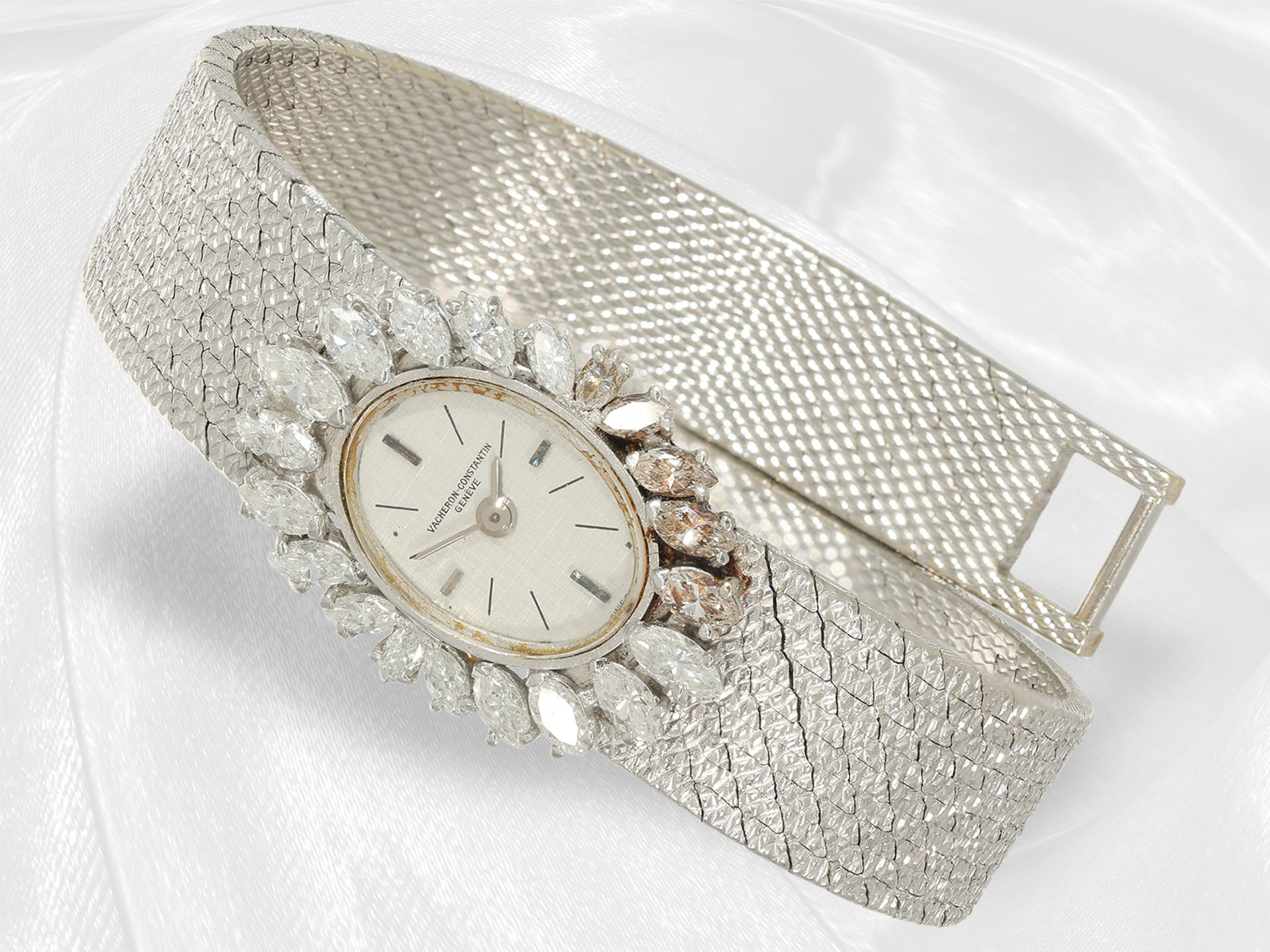 Armbanduhr: edle, weißgoldene vintage Damenuhr von Vacheron-Constantin, Diamantbesatz, ca. 1,2ct
