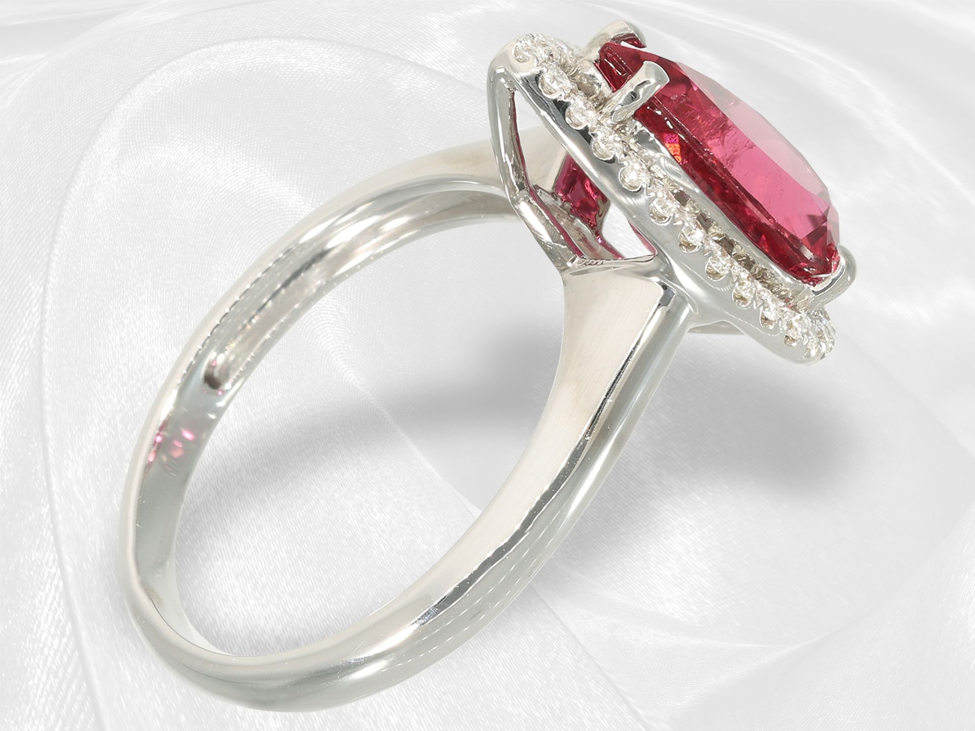 Very beautiful tourmaline/brilliant-cut diamond ring with a drop rubellite of approx. 2.7ct, 18K gol - Image 4 of 5