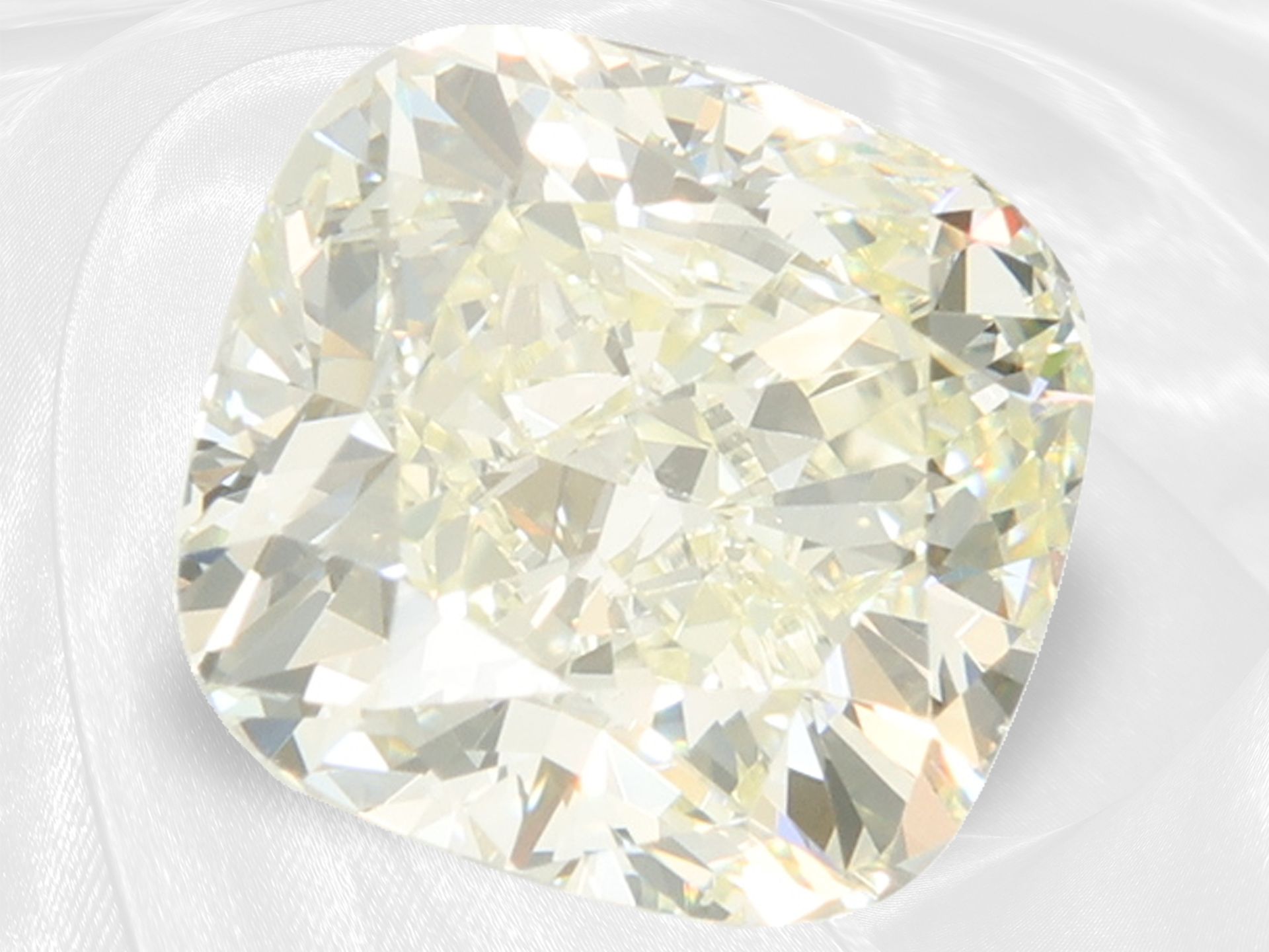 Diamant: natürlicher Diamant im Cushion-Schliff, 1,50ct, Fancy Light Yellow, mit GIA Report aus Antw