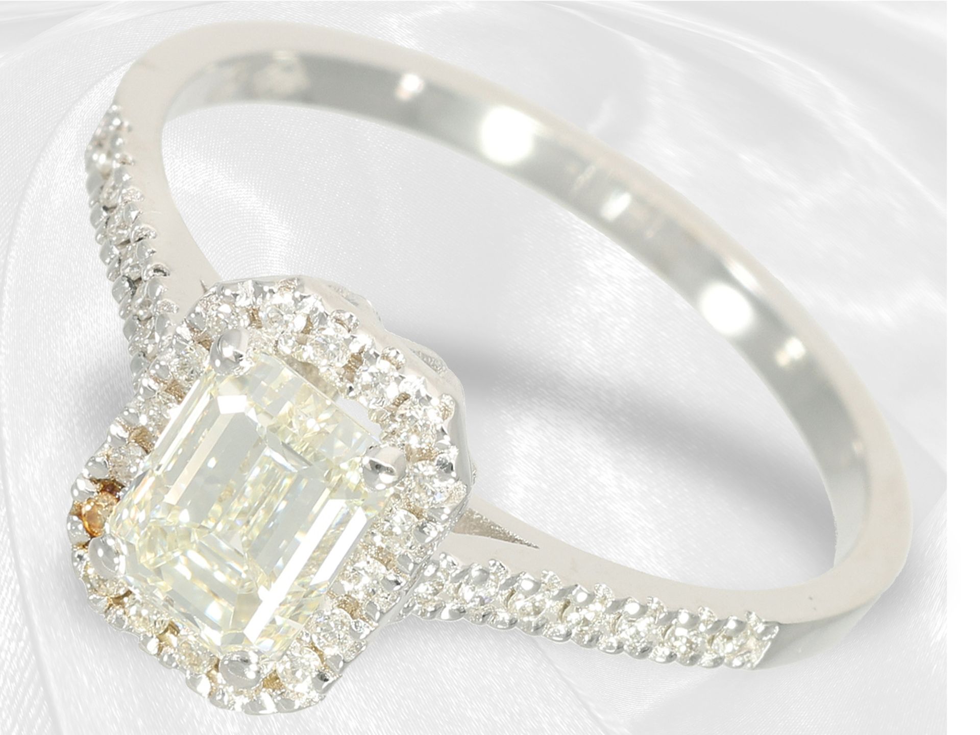 Ring: Feiner und moderner Diamant-Goldschmiedering aus 18K Weißgold, neuwertig