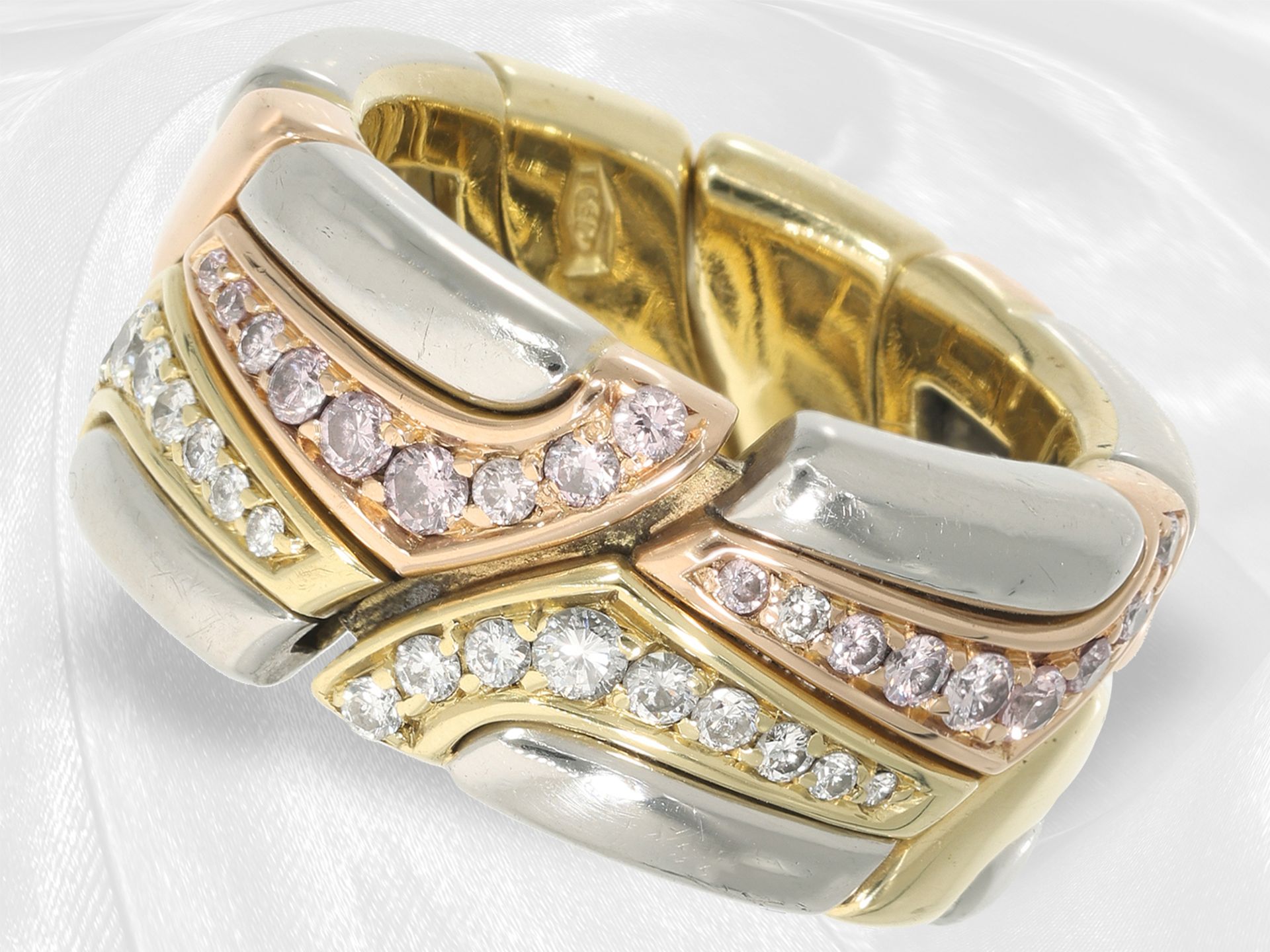 Highly refined designer goldsmith's work by Bucherer, ladies' ring model "Swan River", pink and whit