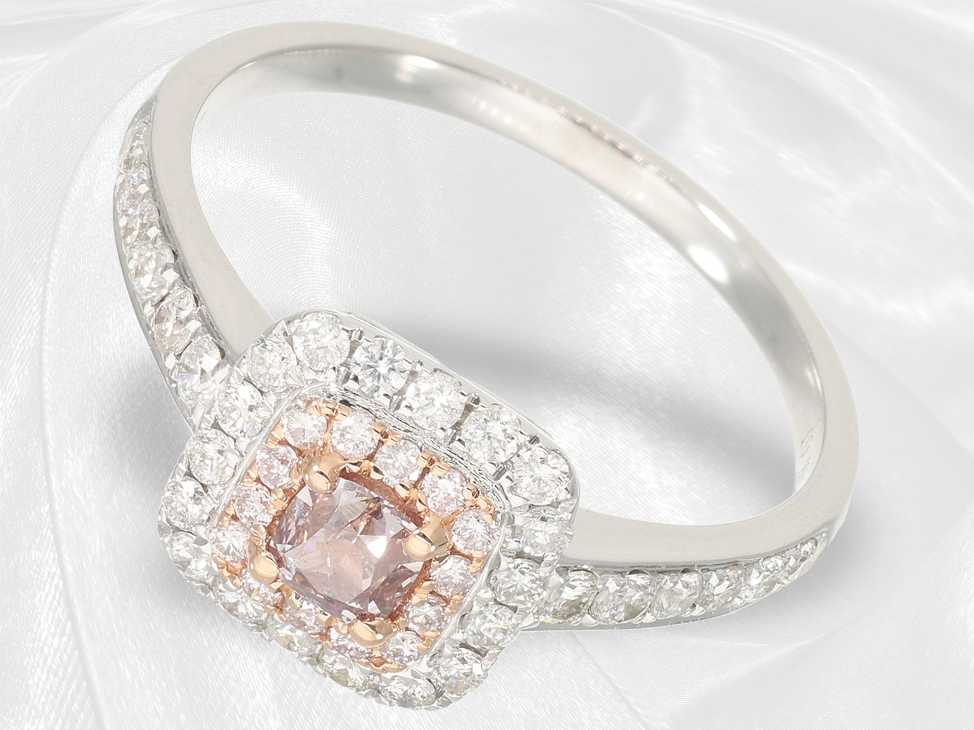 Ring: moderner Brillantring mit einem pinken Fancy Diamant von ca. 0,35ct - Bild 3 aus 5