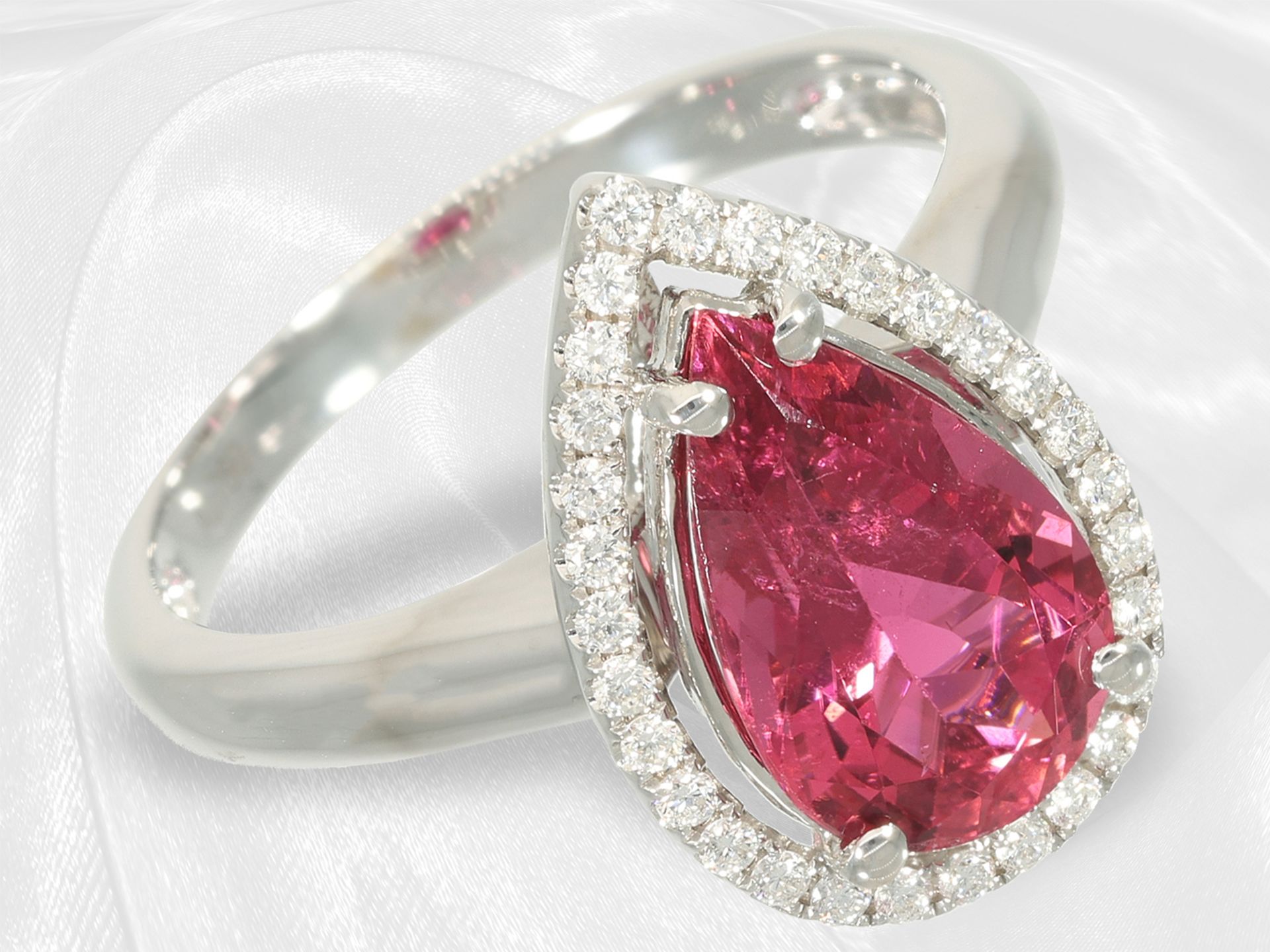 Very beautiful tourmaline/brilliant-cut diamond ring with a drop rubellite of approx. 2.7ct, 18K gol - Image 2 of 5