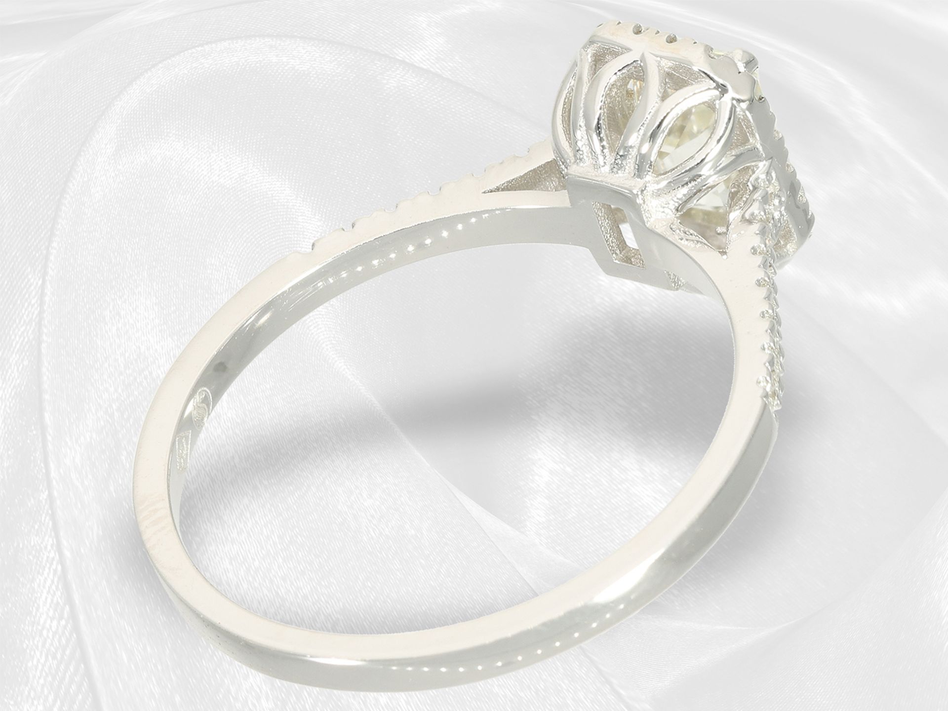 Ring: Feiner und moderner Diamant-Goldschmiedering aus 18K Weißgold, neuwertig - Bild 3 aus 4