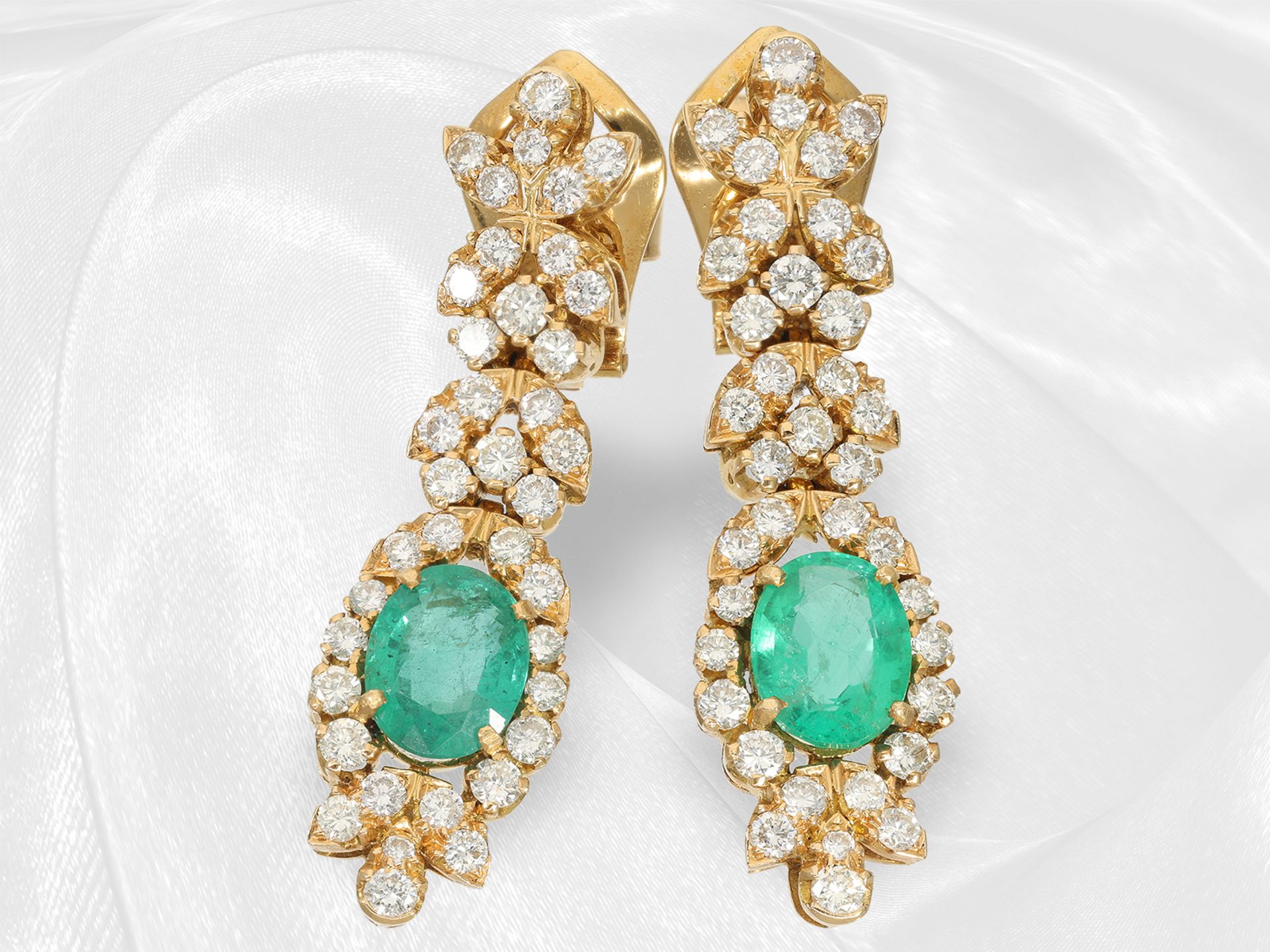 Necklace/ring/earrings: extremely high quality emerald/brilliant-cut diamond set in original case, a - Image 5 of 10