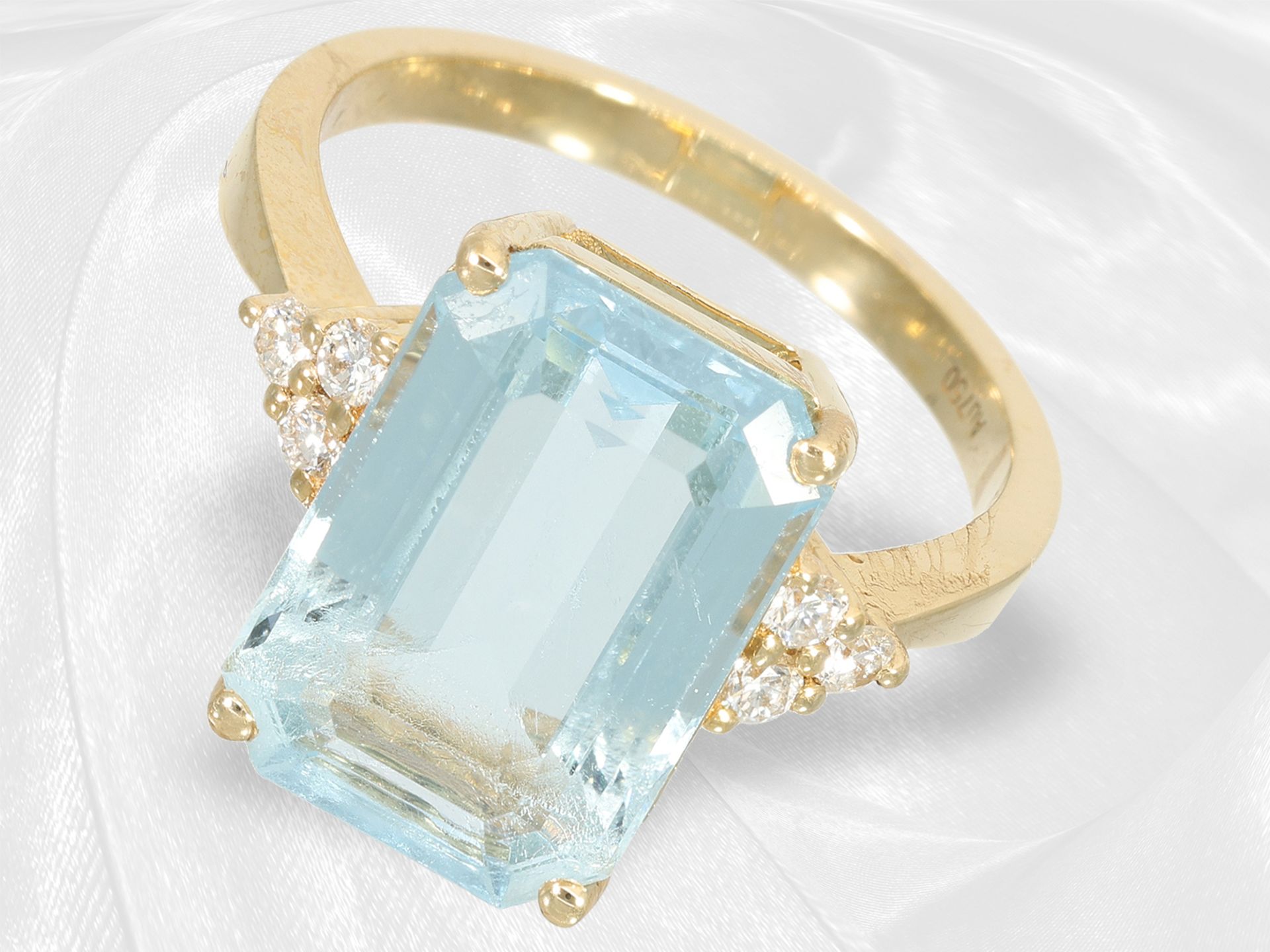 Like new aquamarine/brilliant-cut diamond goldsmith ring, beautiful aquamarine of approx. 5.25ct