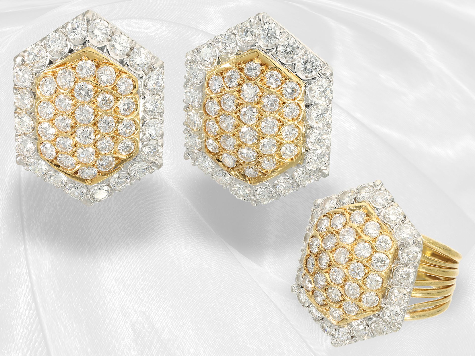 Earclips/ring: extremely luxurious vintage goldsmith's jewellery, finest brilliant-cut diamonds of a