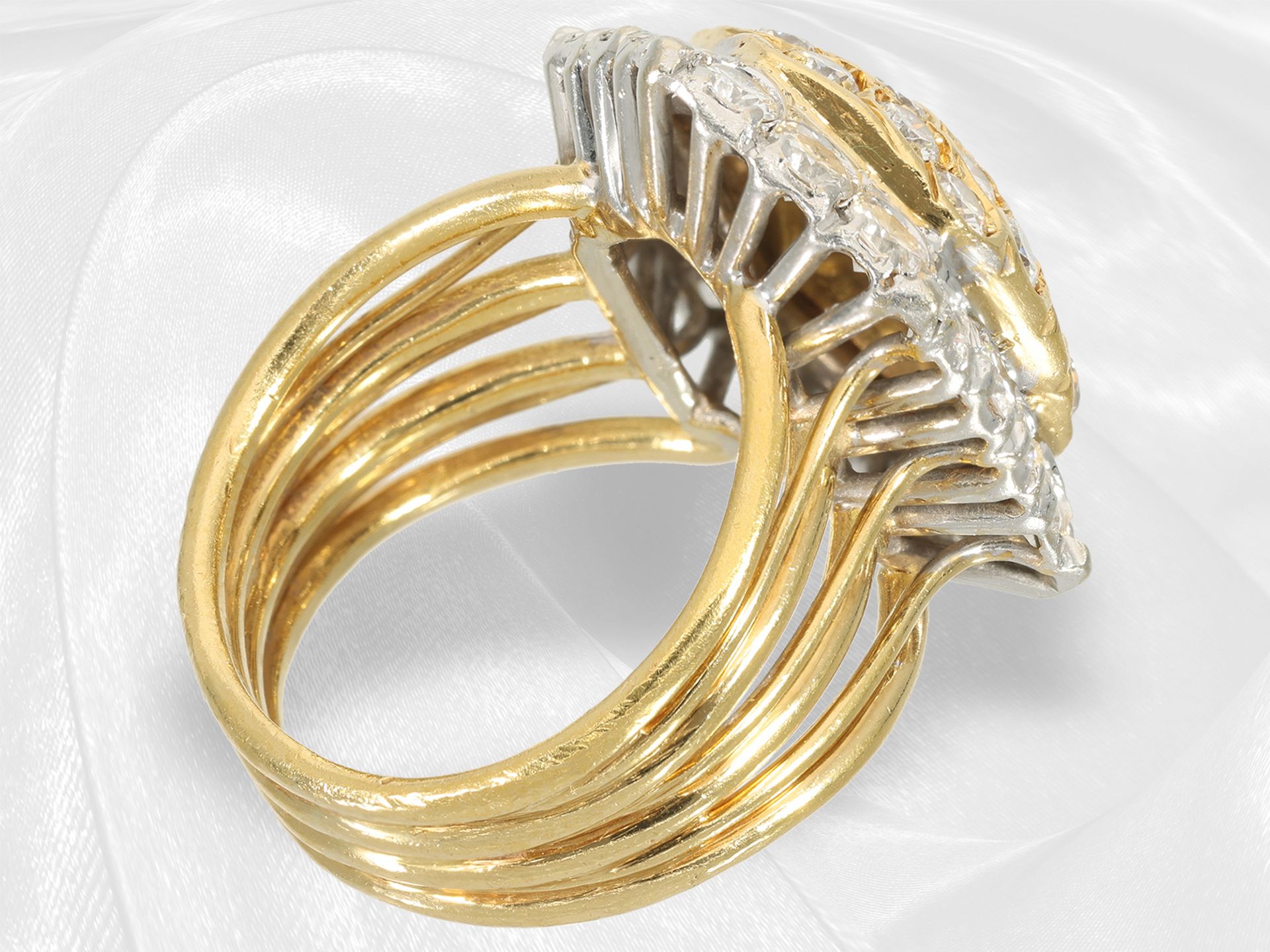 Ohrclips/Ring: äußerst luxuriöser vintage Goldschmiedeschmuck, feinster Brillantbesatz von ca. 8ct - Bild 5 aus 8