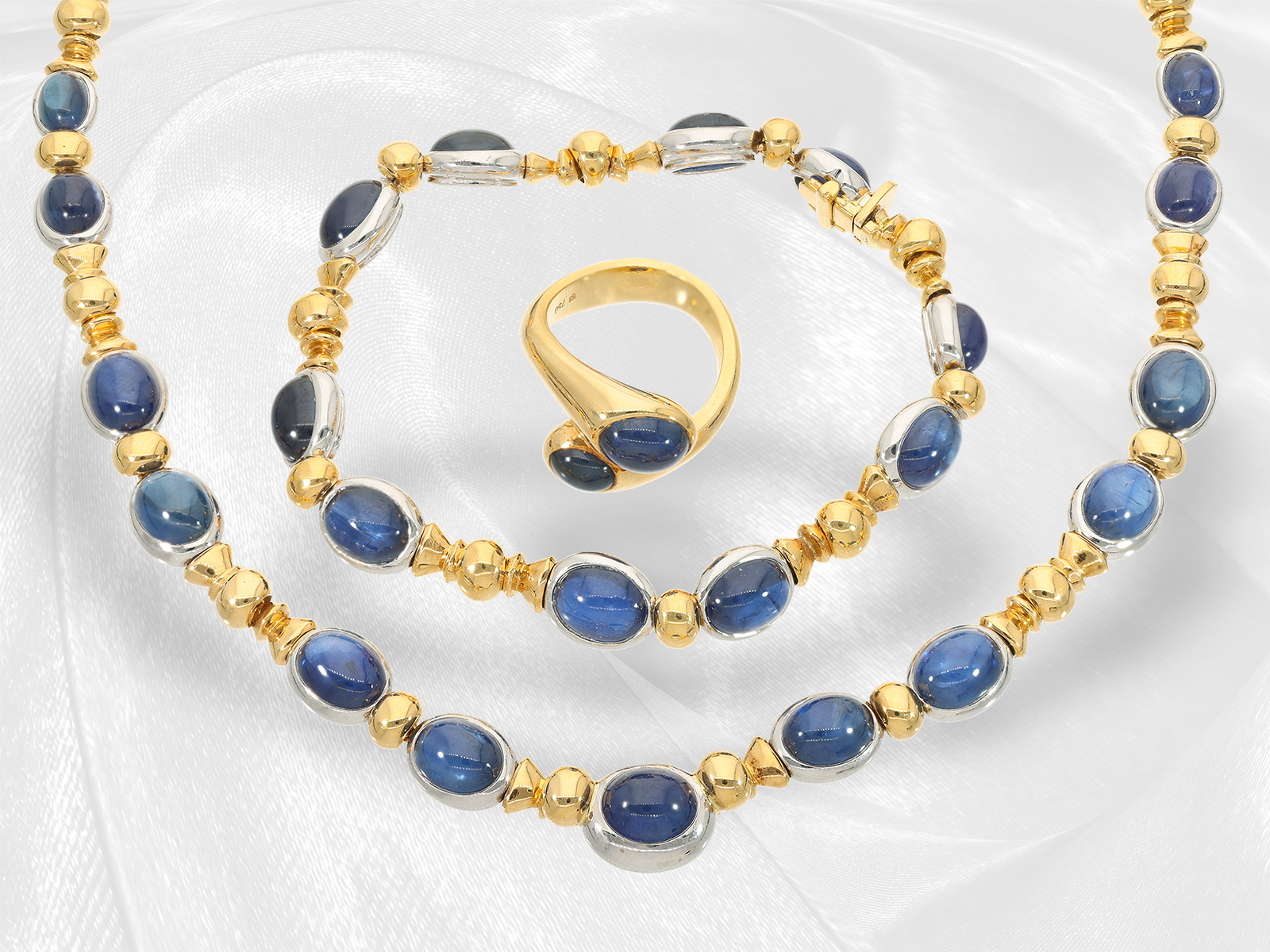 Luxurious 3-piece sapphire jewellery set from the house of "Tabbah", highest quality handcrafted fro