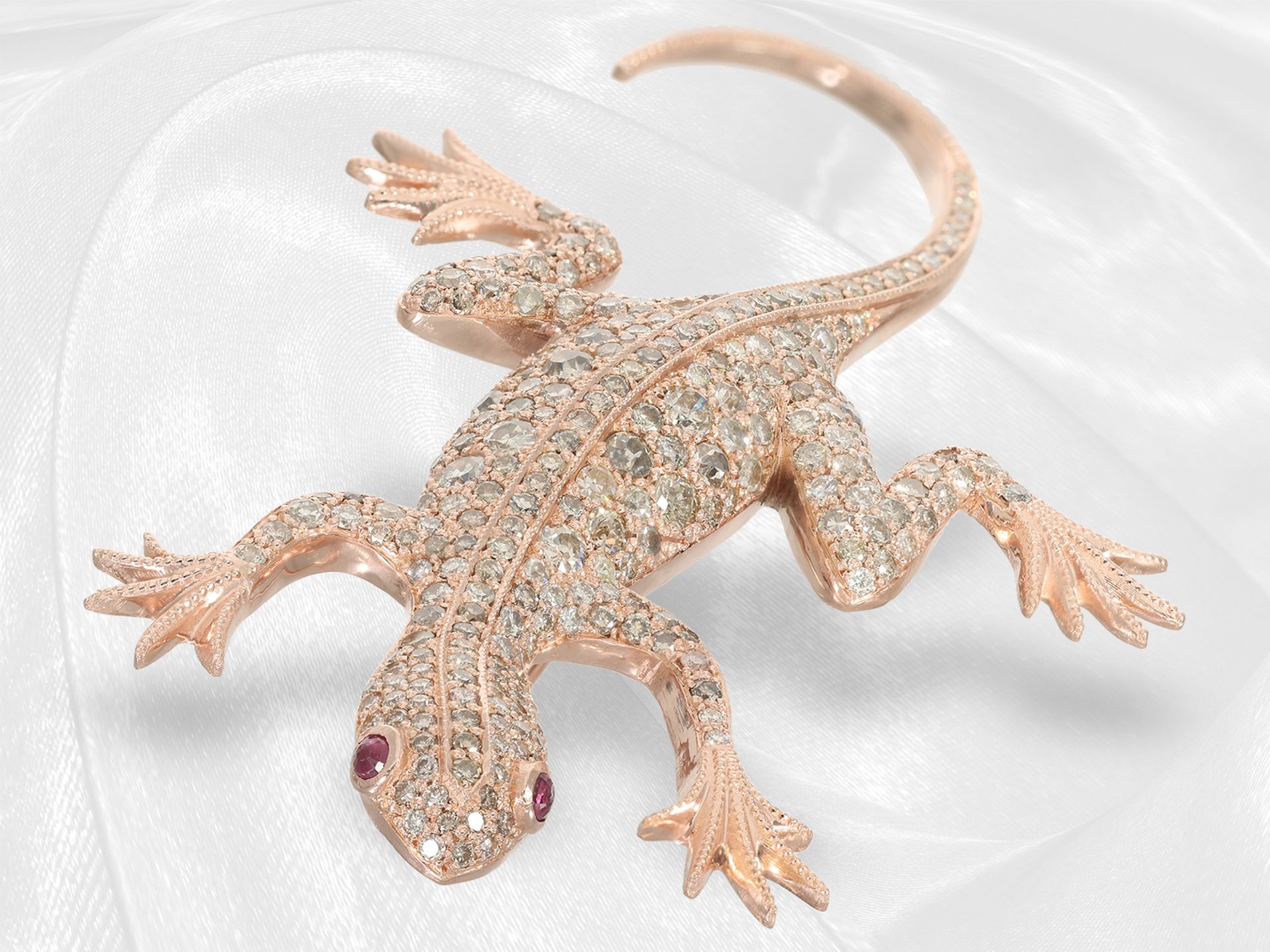 Designer brooch with ruby and diamond set motif "Salamander", worked in antique style, approx. 6ct,  - Image 4 of 5