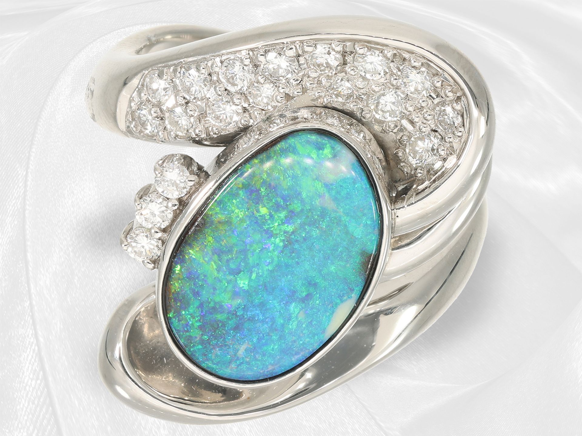 Ring: very high quality diamond ring with black opal, unique goldsmith's work in platinum - Image 4 of 5