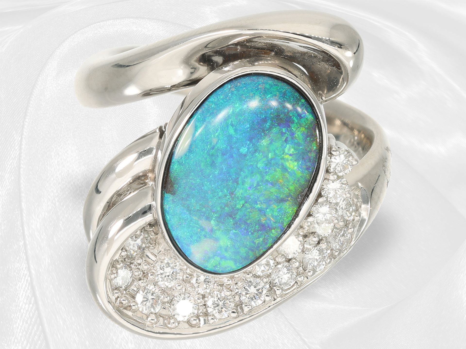 Ring: very high quality diamond ring with black opal, unique goldsmith's work in platinum - Image 2 of 5