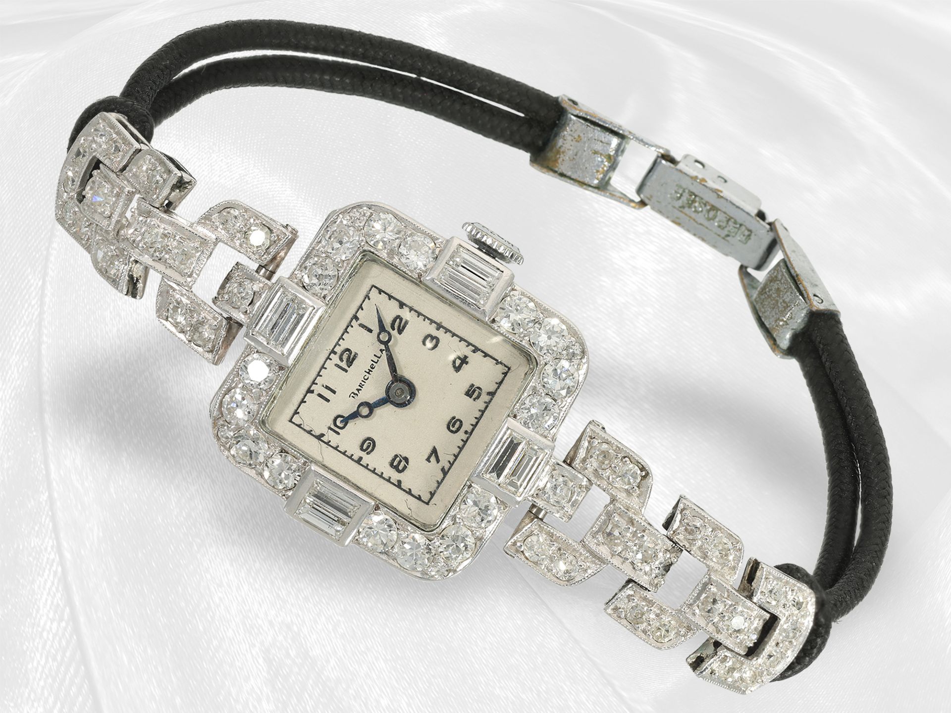 Armbanduhr: attraktive Art déco Damenuhr aus Platin mit Diamantbesatz, ca. 2,2ct, verm. England um 1 - Bild 3 aus 3