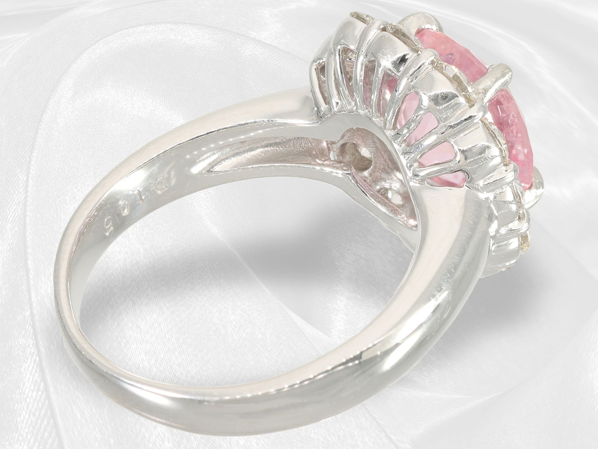 Ring: extremely high quality brilliant-cut diamond/sapphire ring with certified "NO HEAT Padparadsch - Image 7 of 9