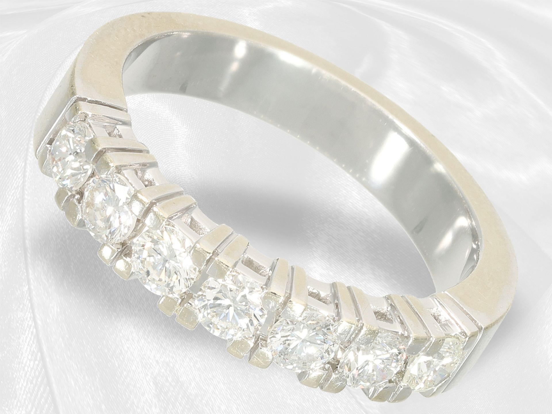 High-quality, solid brand jewellery, white gold brilliant-cut diamond ring by Christ, approx. 0.84ct - Image 2 of 3