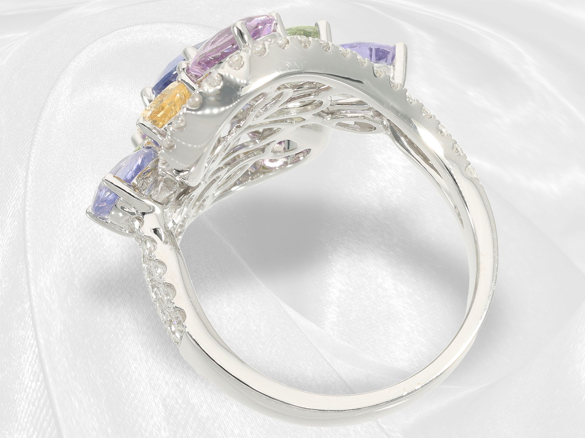 Ring: fiery, very high quality cocktail ring with sapphires and brilliant-cut diamonds, like new - Image 6 of 6