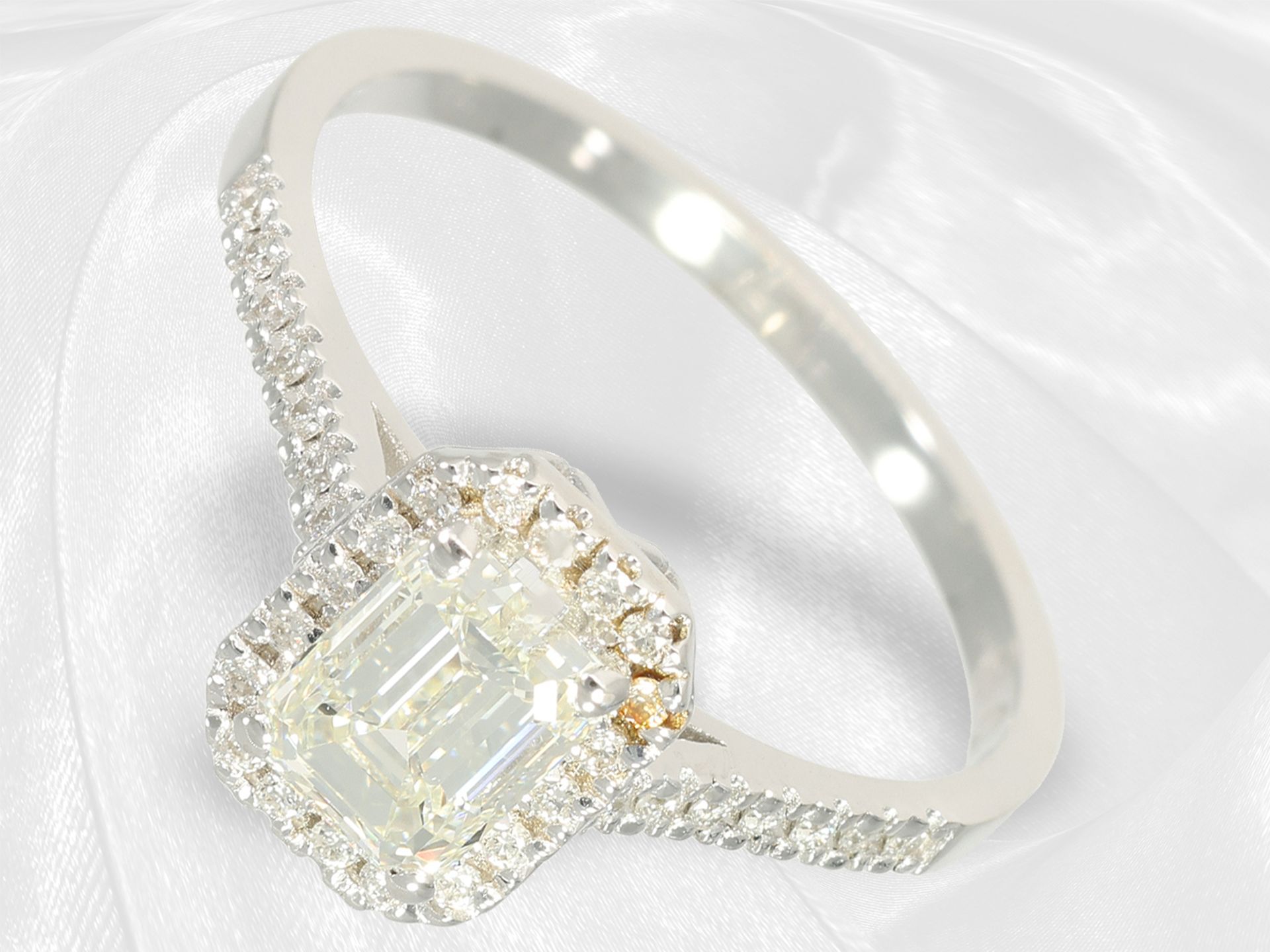 Ring: Feiner und moderner Diamant-Goldschmiedering aus 18K Weißgold, neuwertig - Bild 4 aus 4