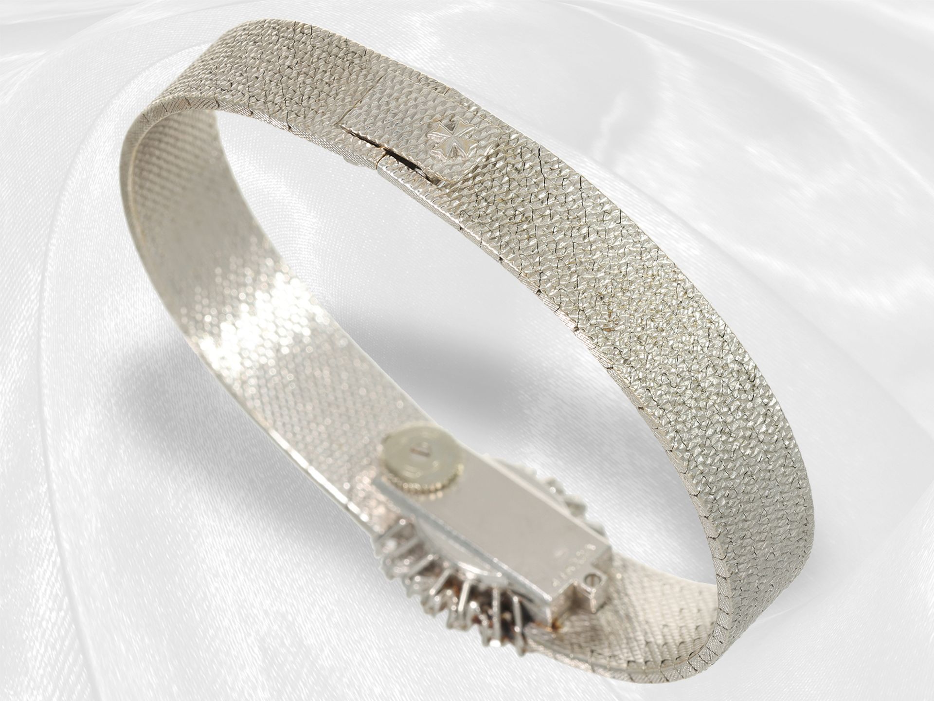 Armbanduhr: edle, weißgoldene vintage Damenuhr von Vacheron-Constantin, Diamantbesatz, ca. 1,2ct - Bild 3 aus 3