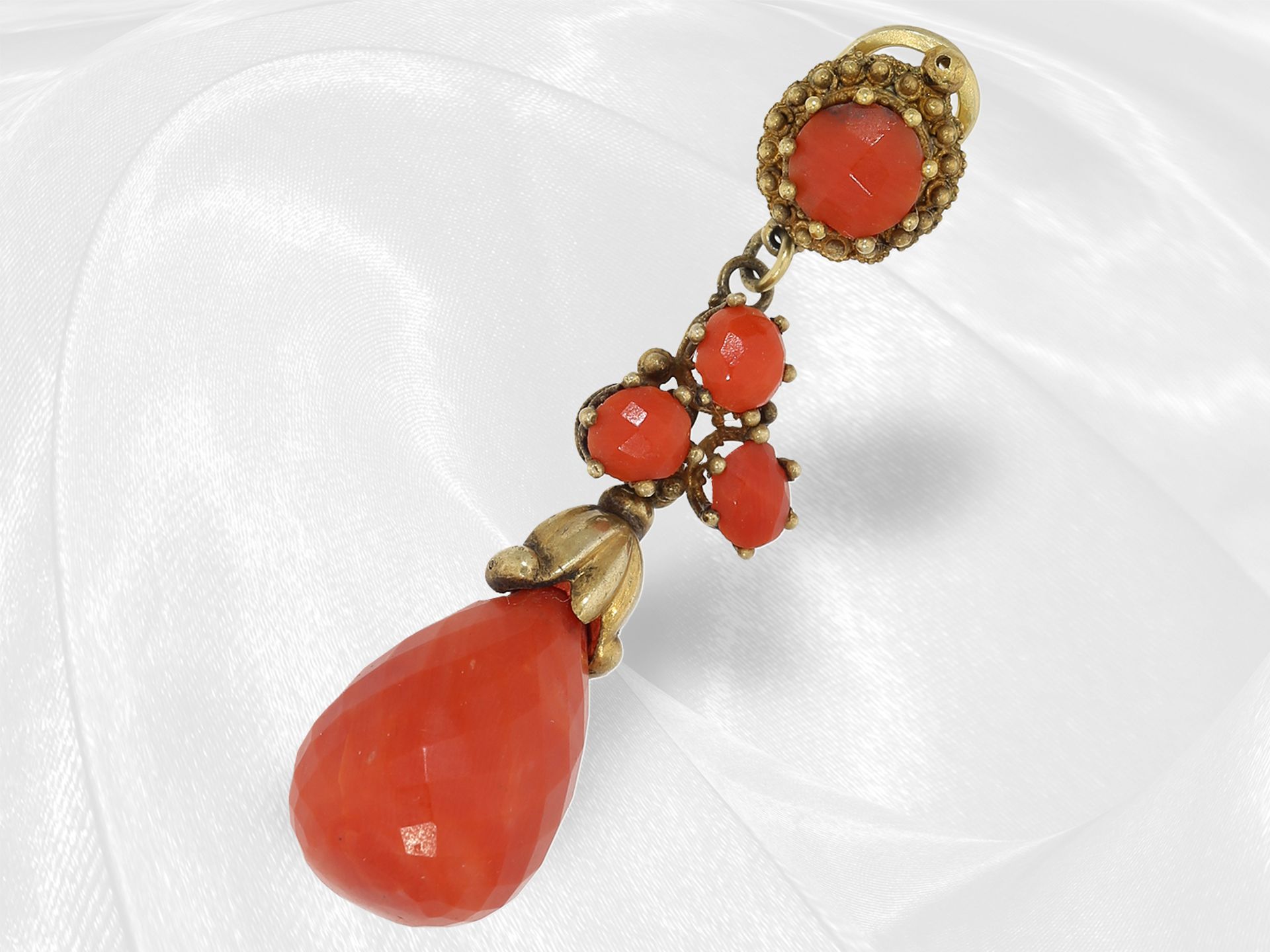 Pendant/Brooch/Comb: Collection of rare antique coral jewellery, around 1900 - Image 7 of 7
