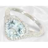 Ring: feiner Aquamarinring mit Diamanten/Brillanten, gearbeitet in interessantem Design, "Herzform"