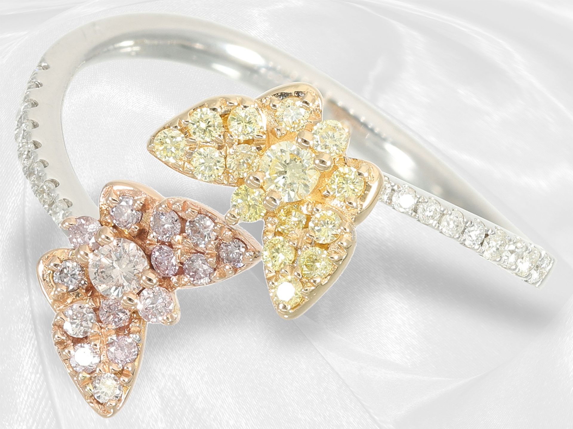 Ring: ausgefallener, neuwertiger Diamantring mit weißen, gelben und pinken Brillanten