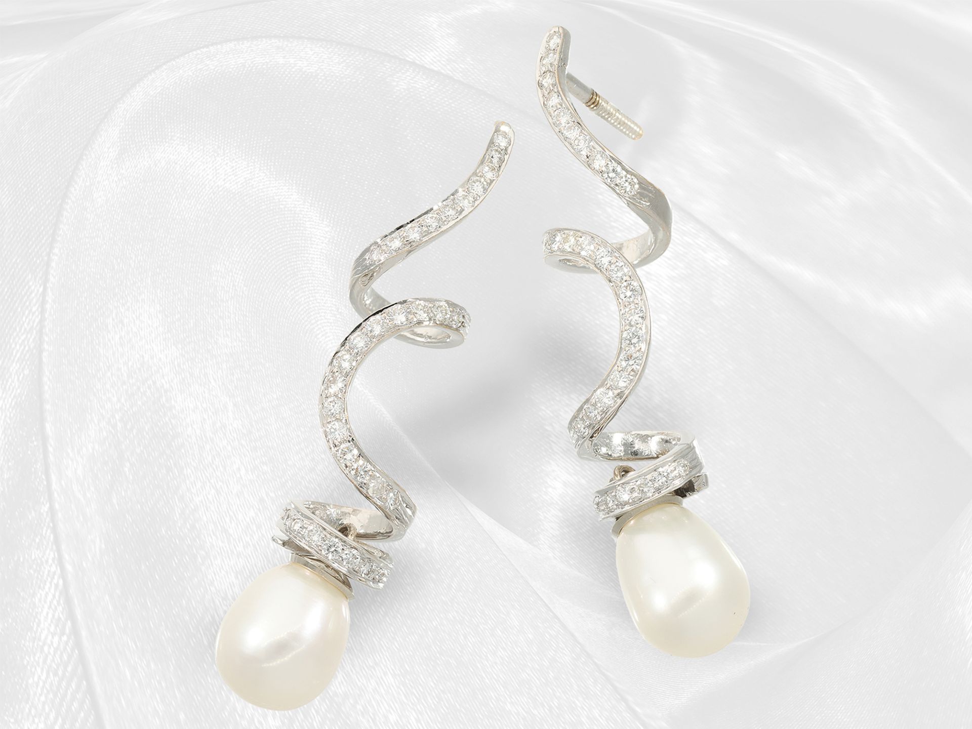 Very fancy and high quality designer stud earrings with cultured pearls and brilliant-cut diamonds,  - Image 3 of 3