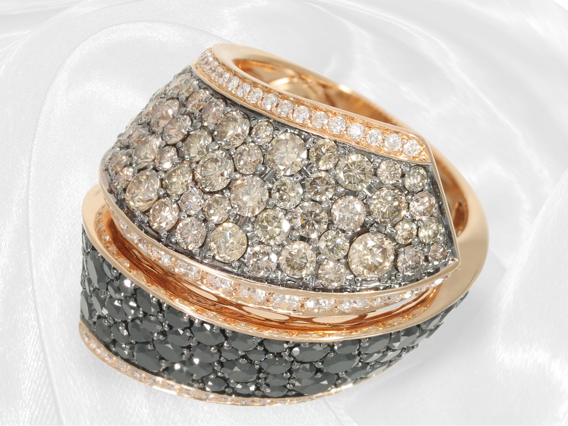 Modern, unusual cocktail ring with black, brown and white brilliant-cut diamonds, approx. 5,28ct - Image 3 of 5
