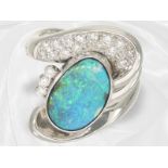 Ring: sehr hochwertiger Brillantring mit Black-Opal, unikate Golschmiedearbeit aus Platin