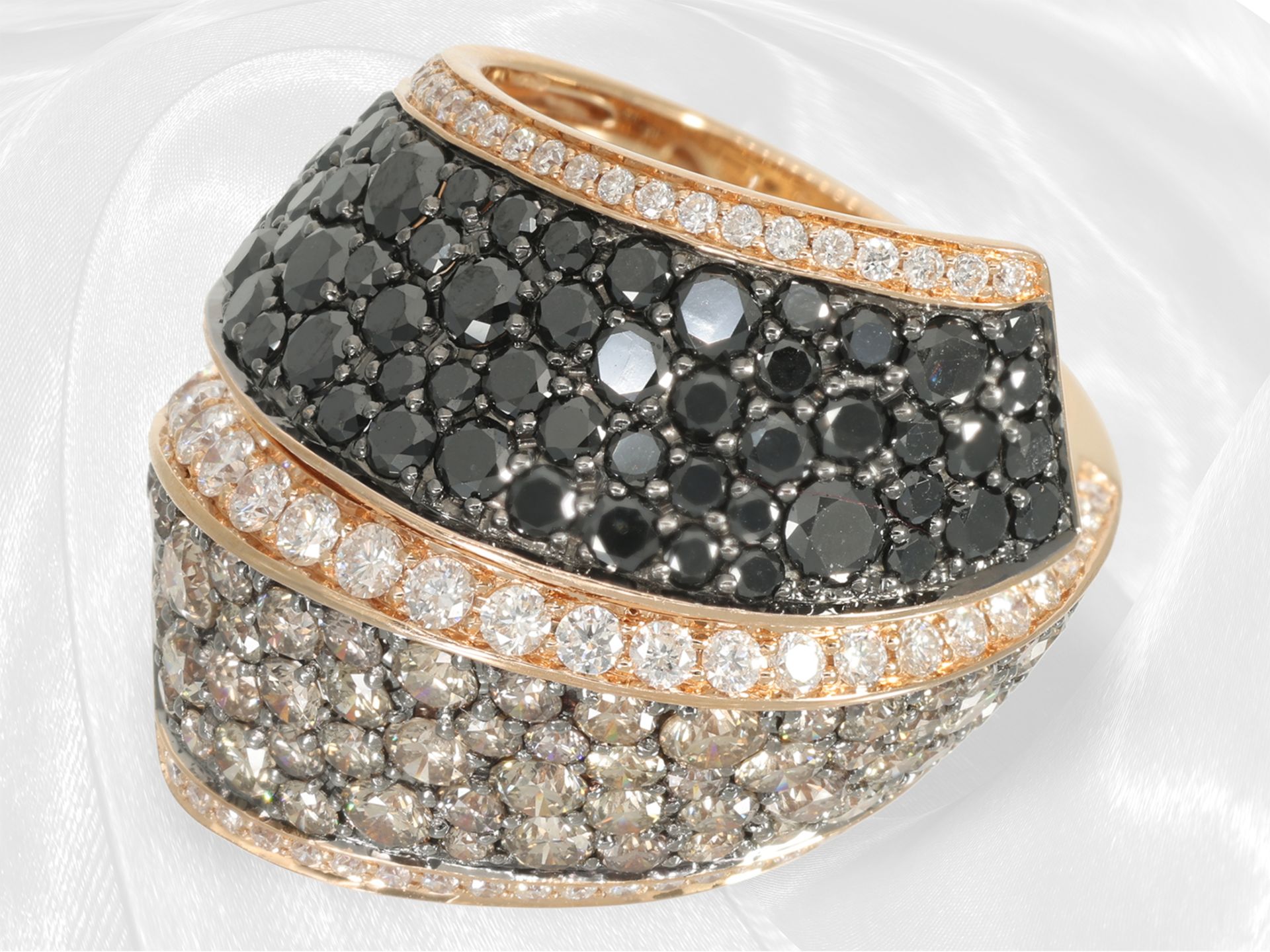 Modern, unusual cocktail ring with black, brown and white brilliant-cut diamonds, approx. 5,28ct - Image 4 of 5