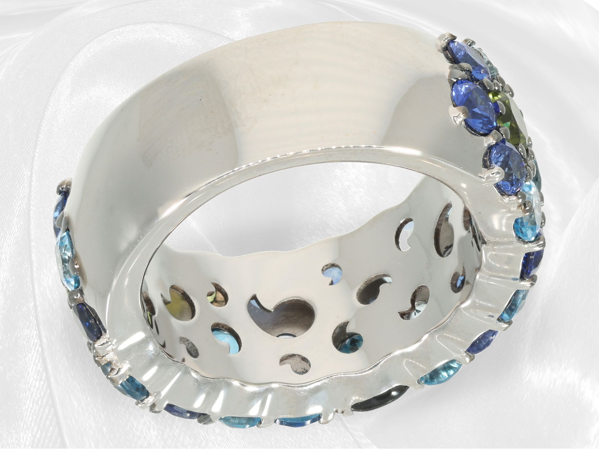 Goldsmith's ring by Cervera, model "Tiara" with sapphires, topazes and peridots, unworn - Image 6 of 6