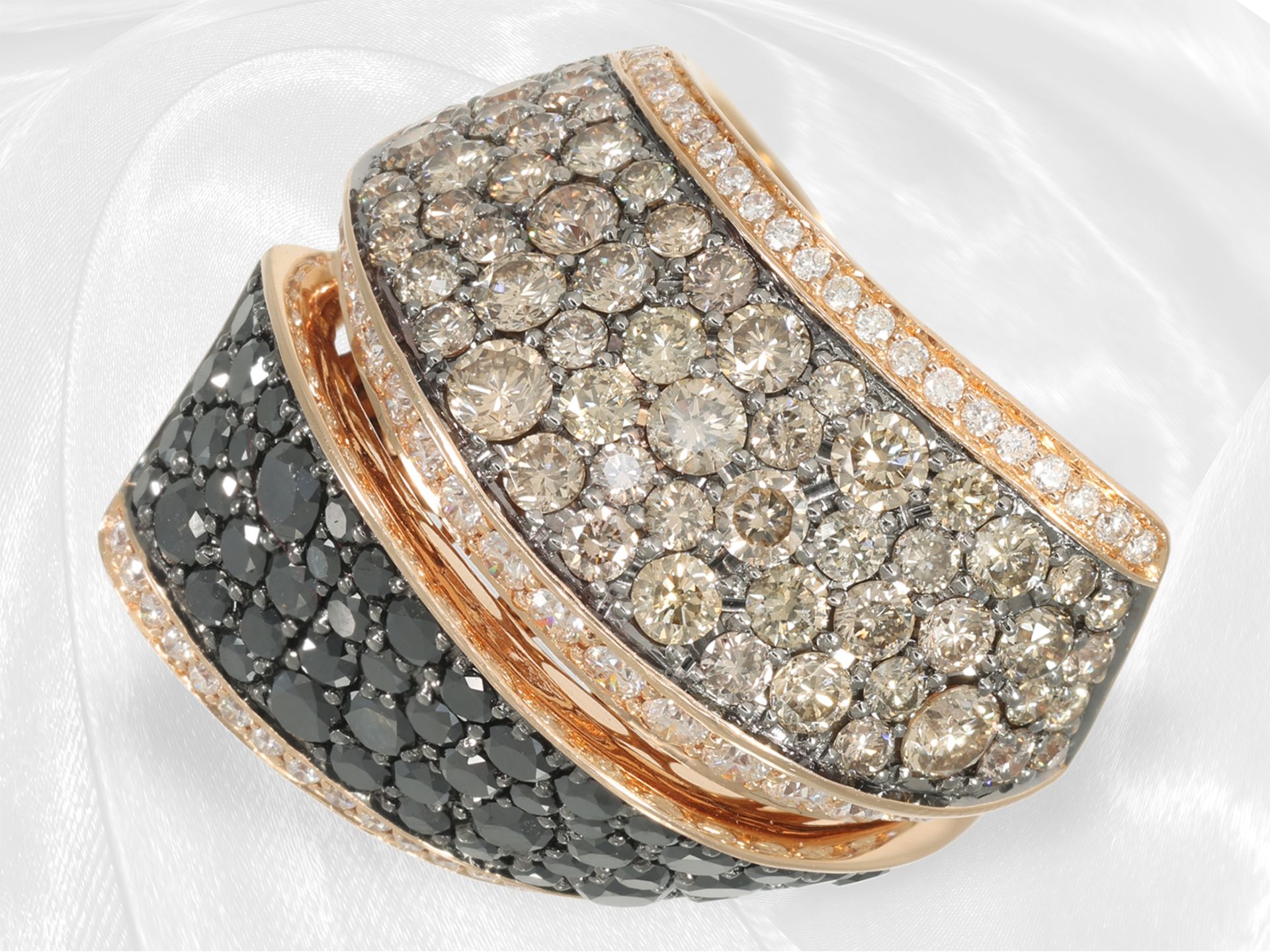 Modern, unusual cocktail ring with black, brown and white brilliant-cut diamonds, approx. 5,28ct - Image 2 of 5