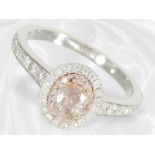 Ring: moderner Diamantring mit seltenem Fancy Diamant "very light pink"